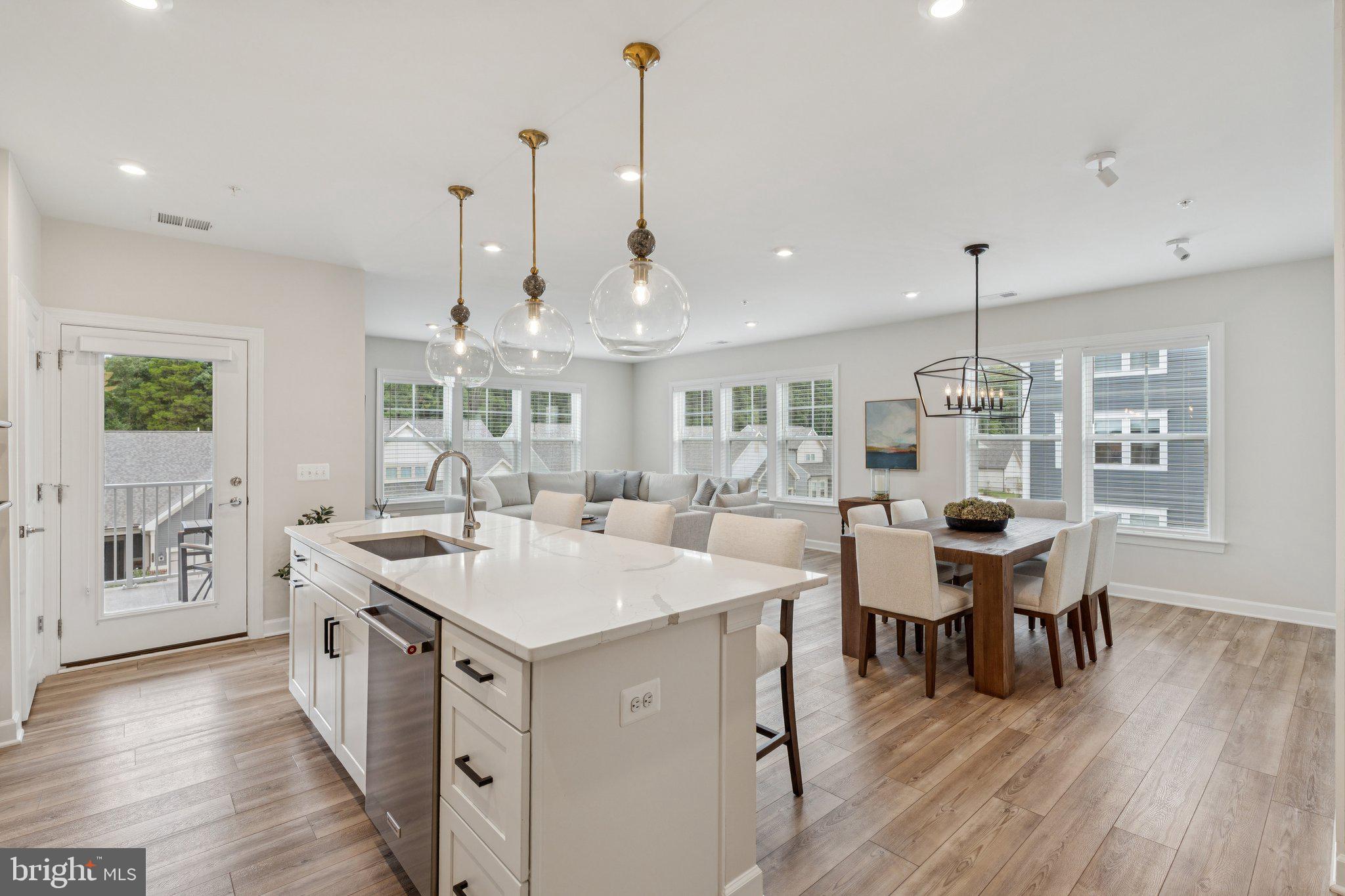 21630 HAWKSBILL HIGH CIRCLE 302