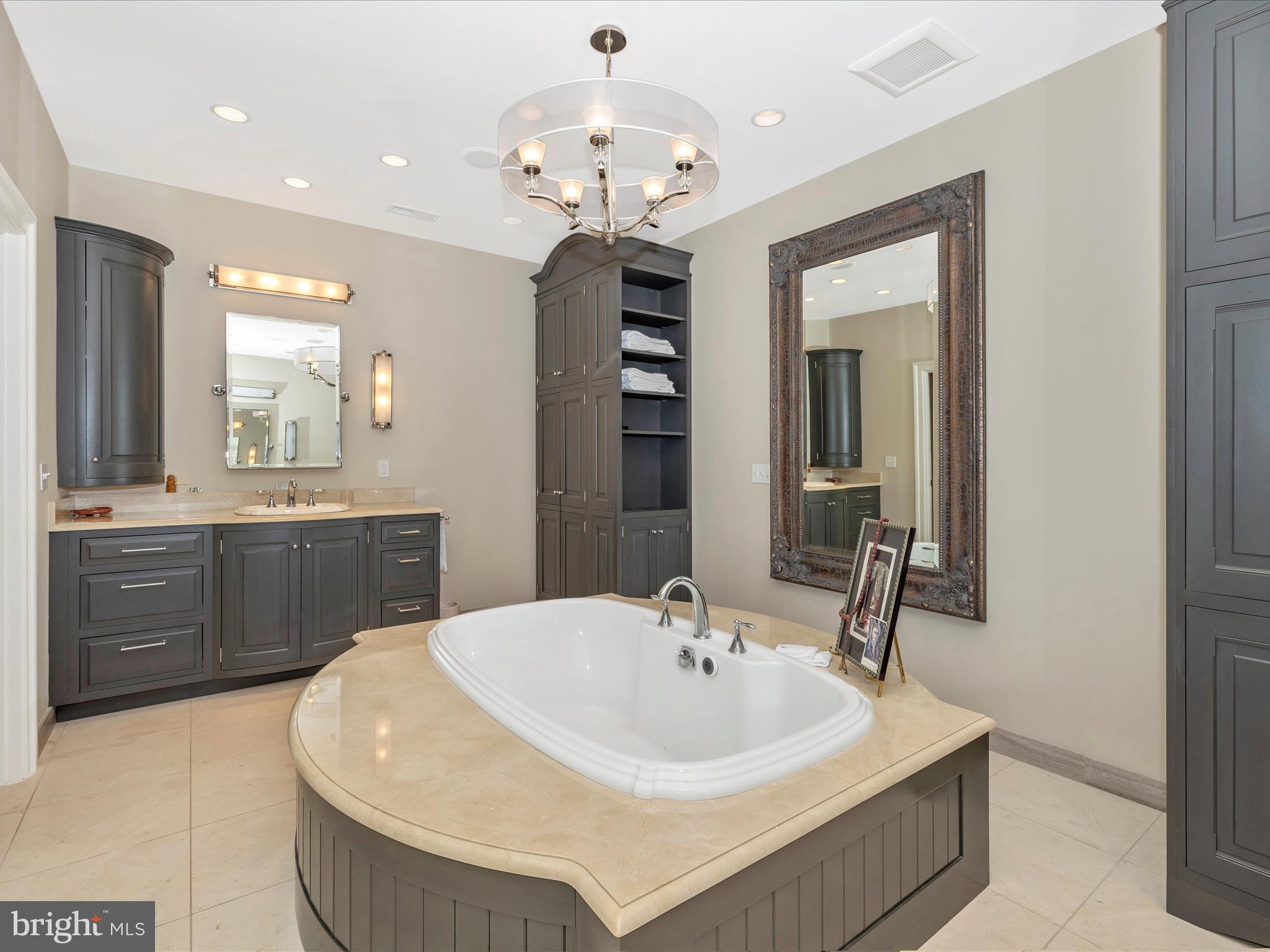 BLOODY POINT FARM - Residential