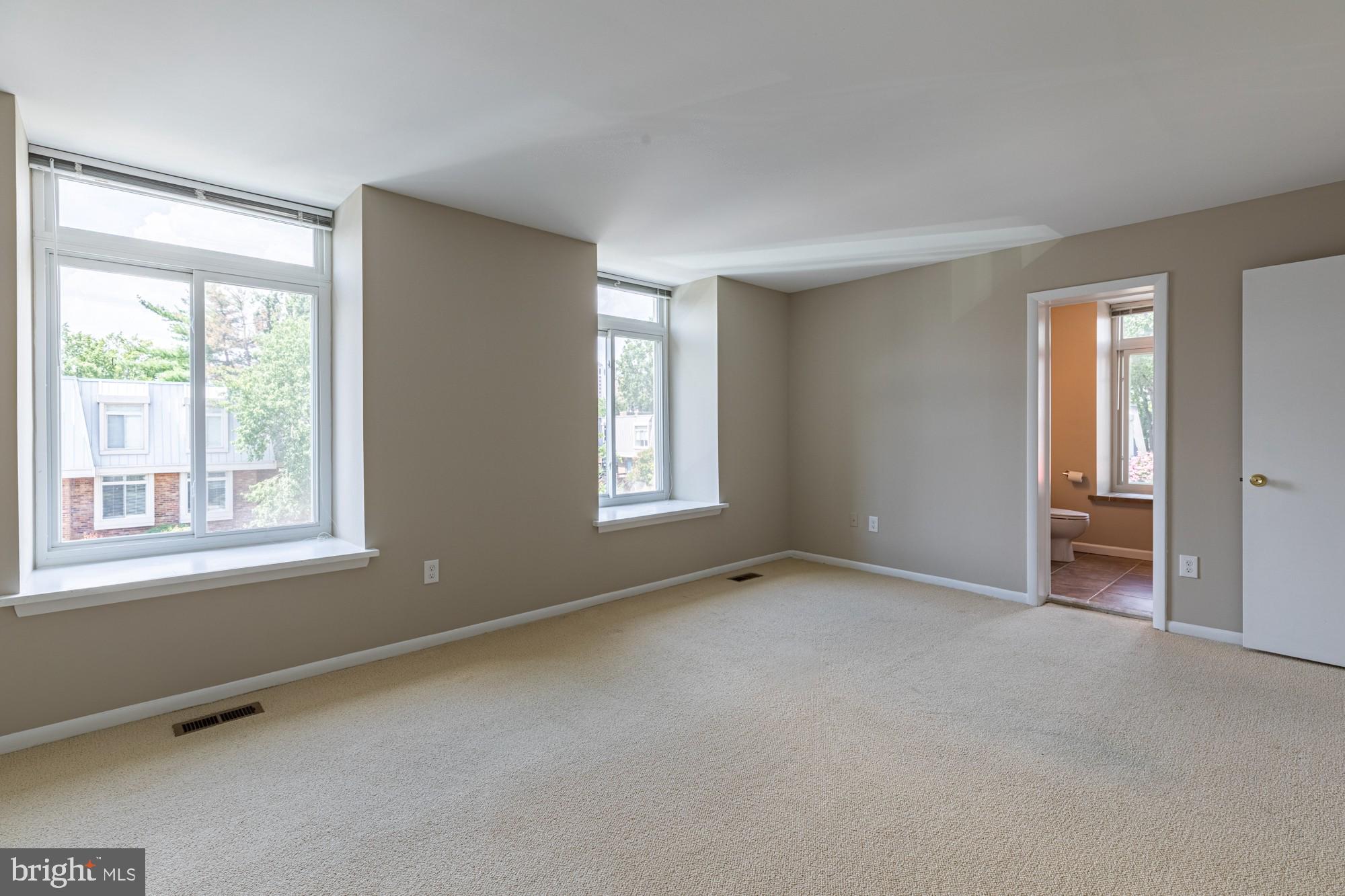 SOUTHAMPTON - Residential Lease