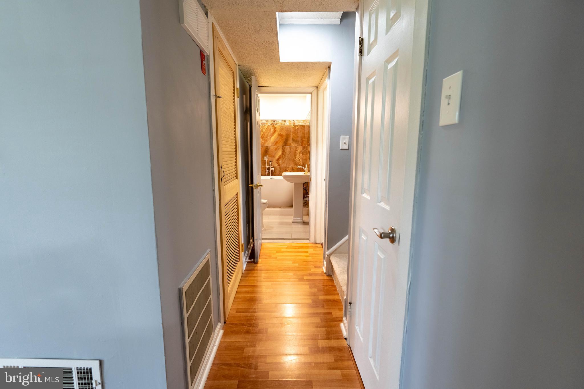 GRANDVIEW ESTS - Residential Lease