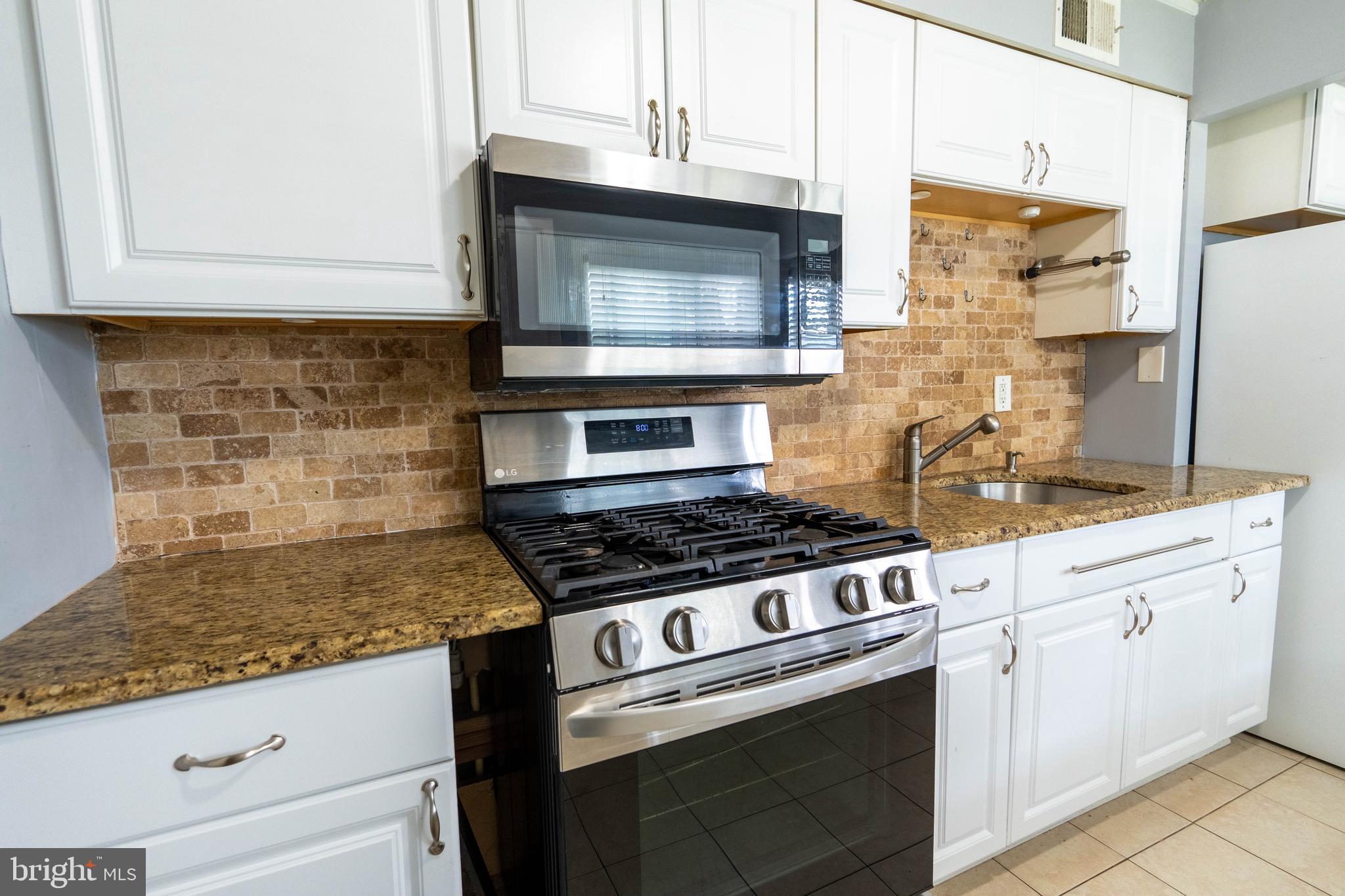 GRANDVIEW ESTS - Residential Lease