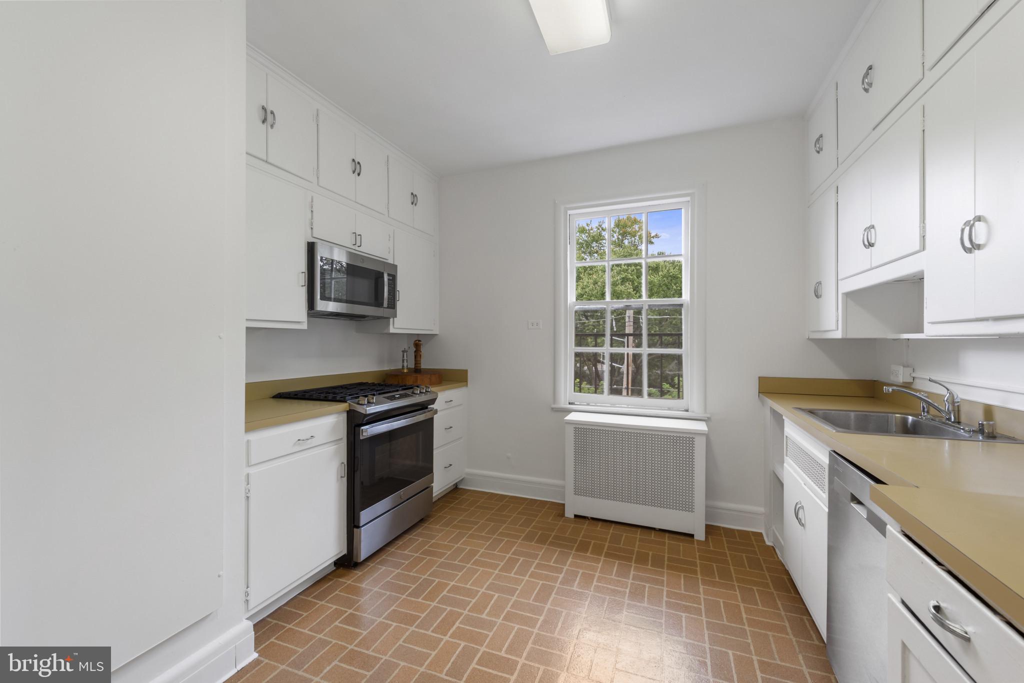 ROLAND PARK - Residential