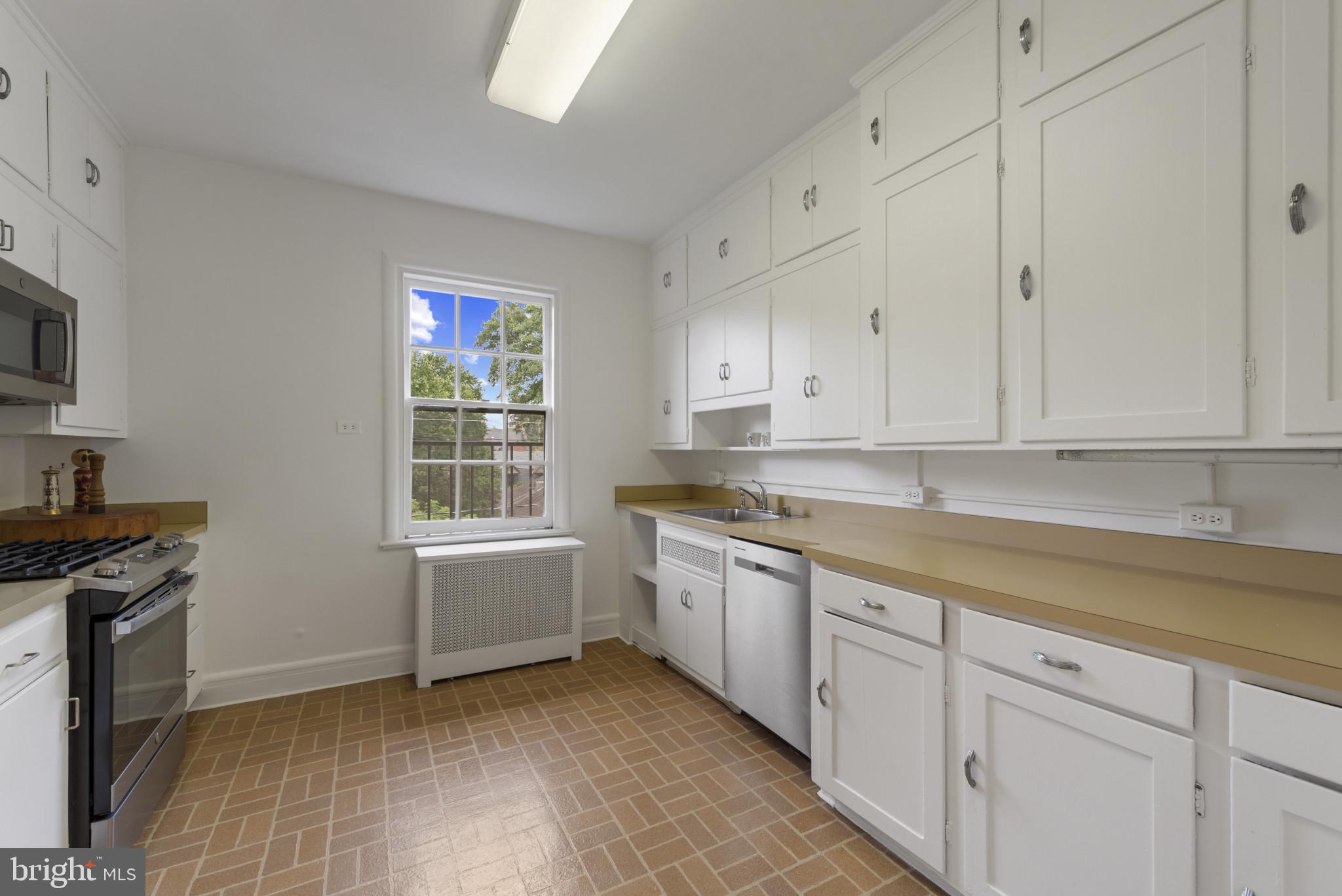 ROLAND PARK - Residential