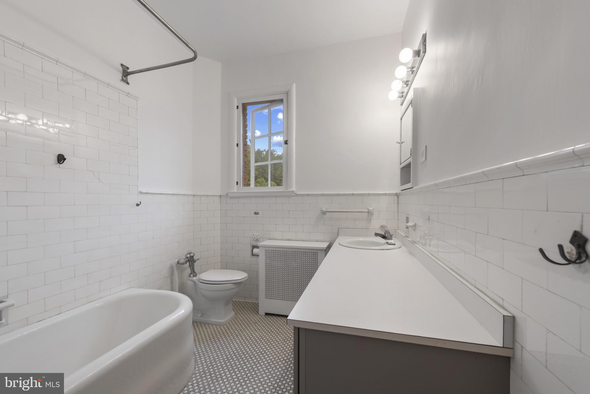 ROLAND PARK - Residential