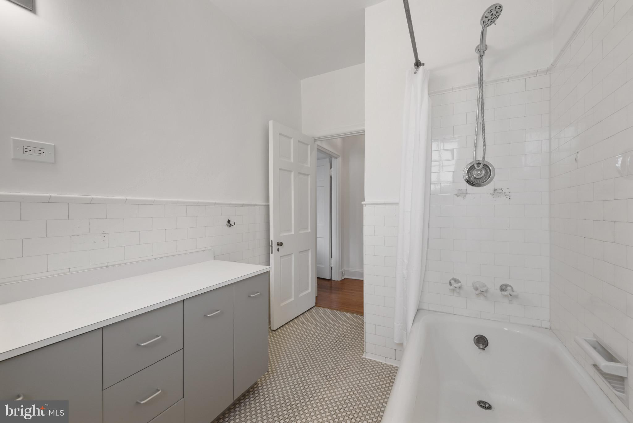 ROLAND PARK - Residential