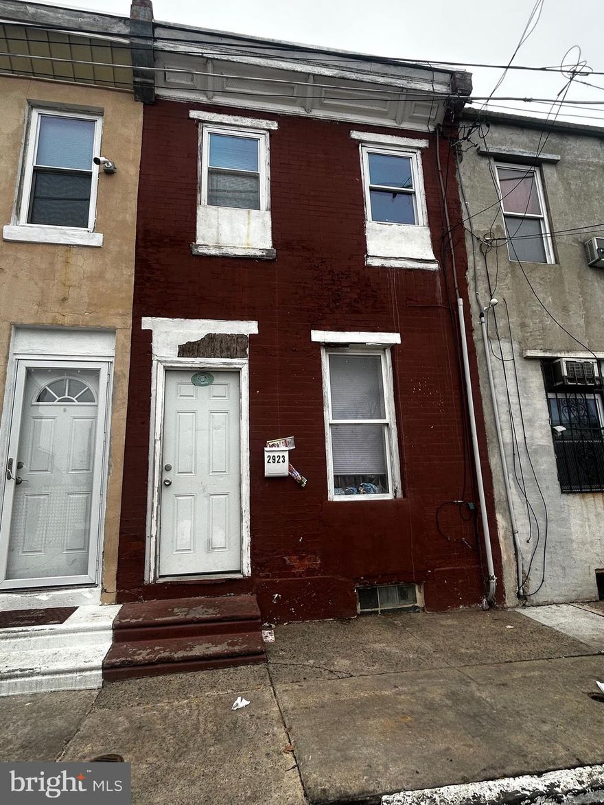A 3 bedroom 1 bathroom townhouse located in the Kensington section of Philadelphia. The property is currently occupied by a non-paying tenant. Pictures of the interior coming soon.