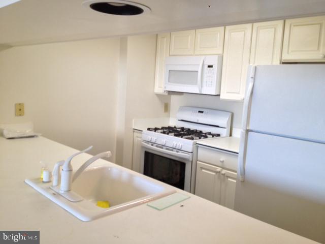 COURTHOUSE - Residential Lease