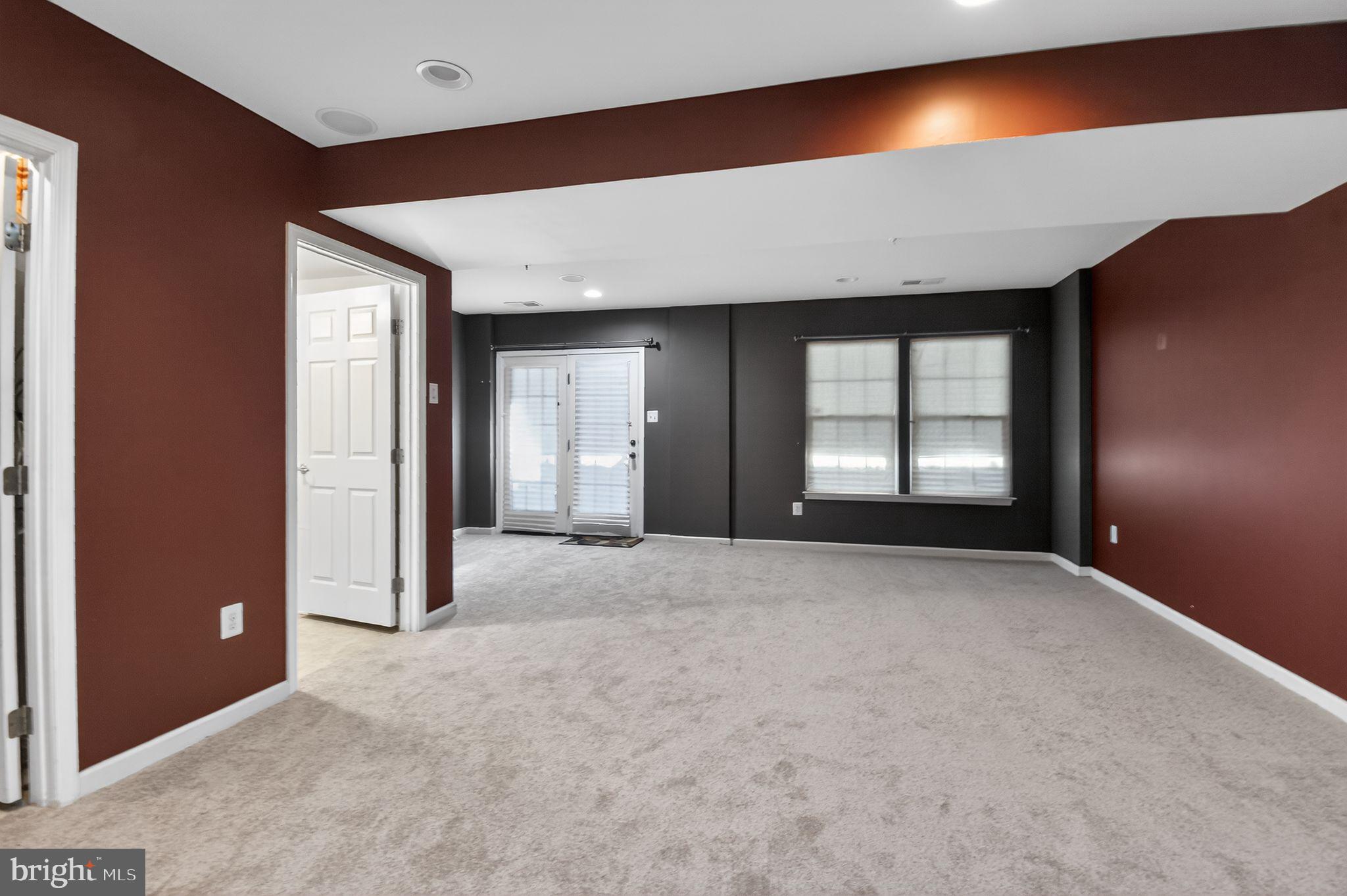 BEACH TREE - Residential Lease