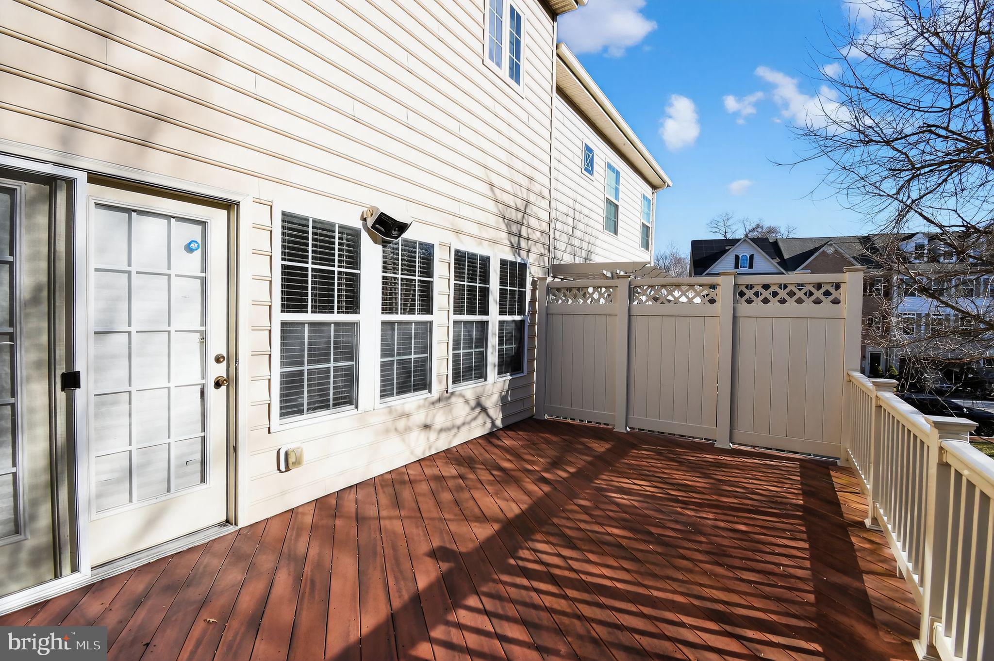 BEACH TREE - Residential Lease