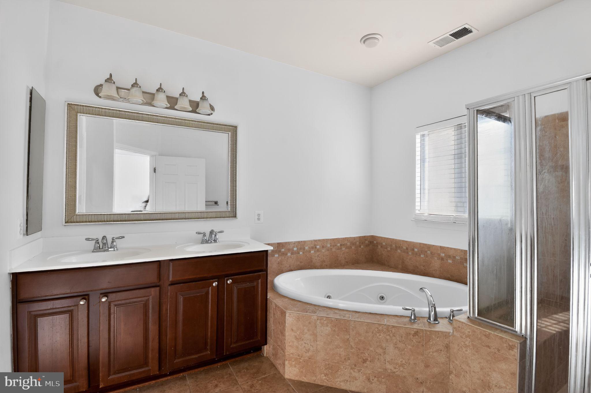 BEACH TREE - Residential Lease