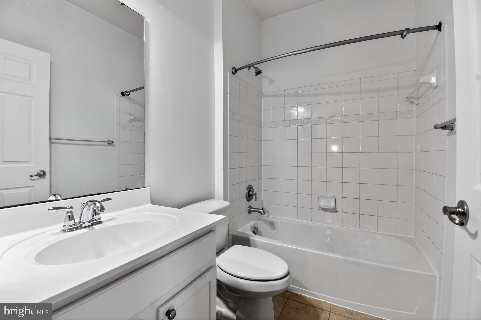 BEACH TREE - Residential Lease