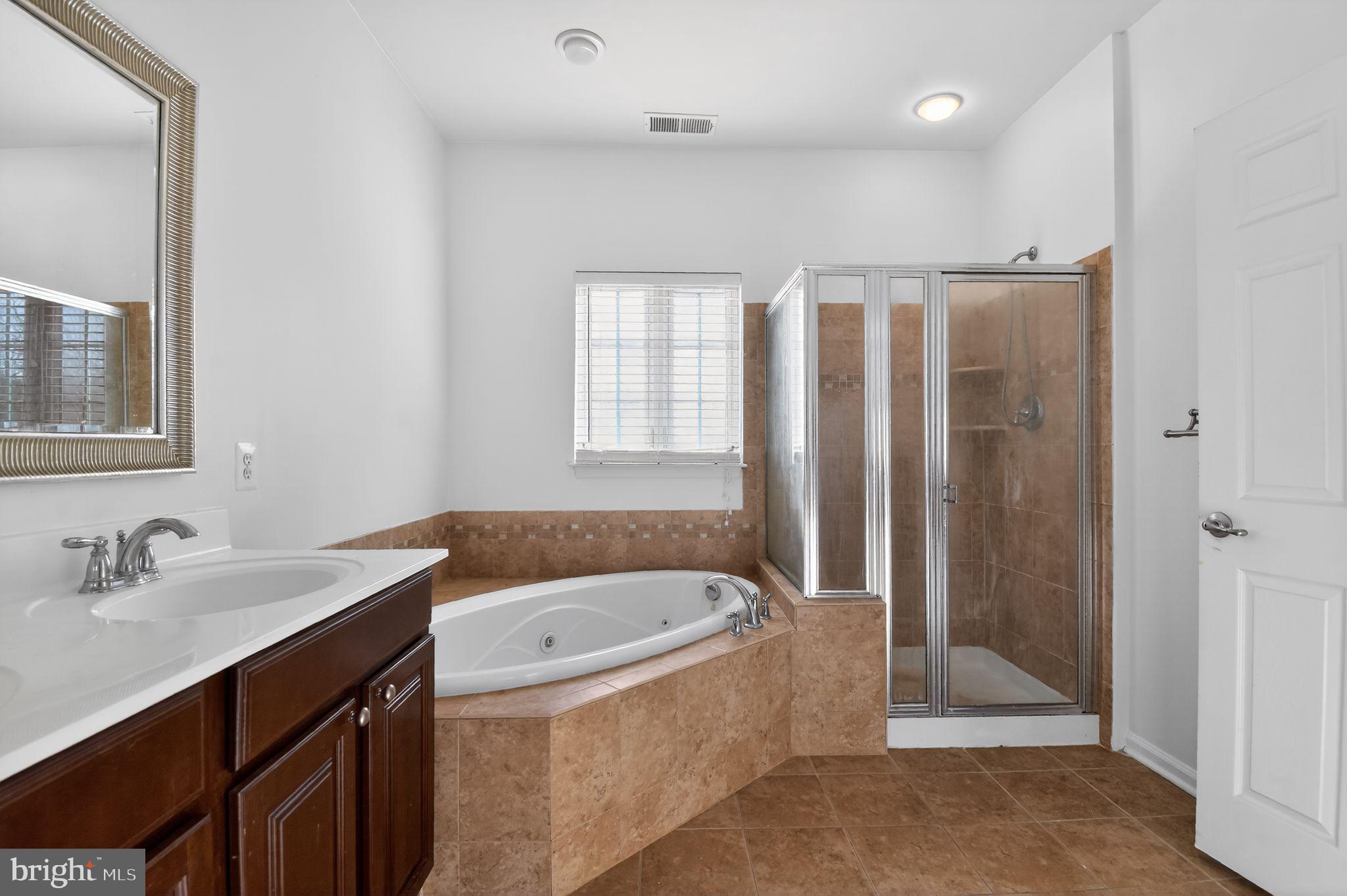 BEACH TREE - Residential Lease