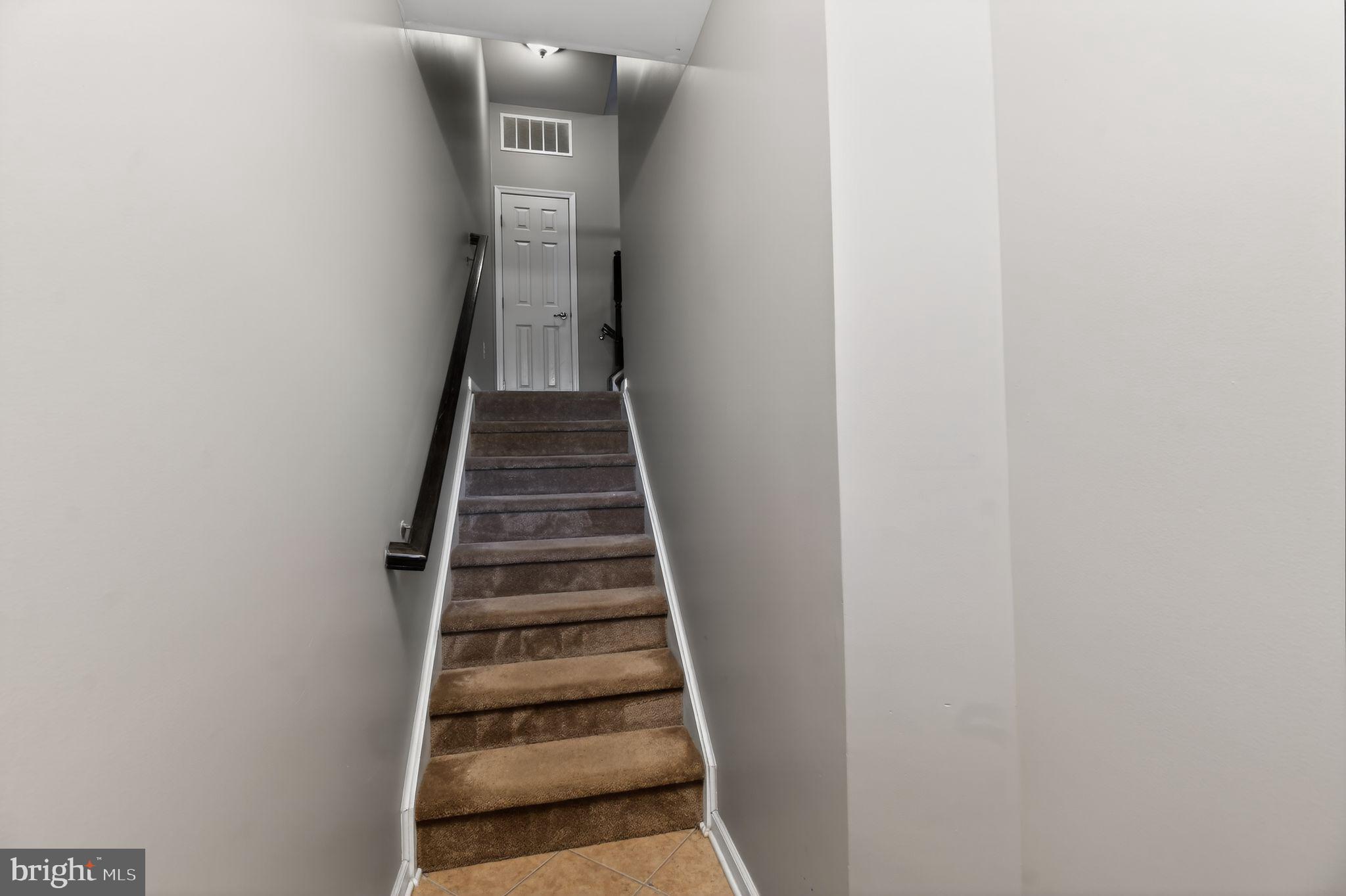 BEACH TREE - Residential Lease