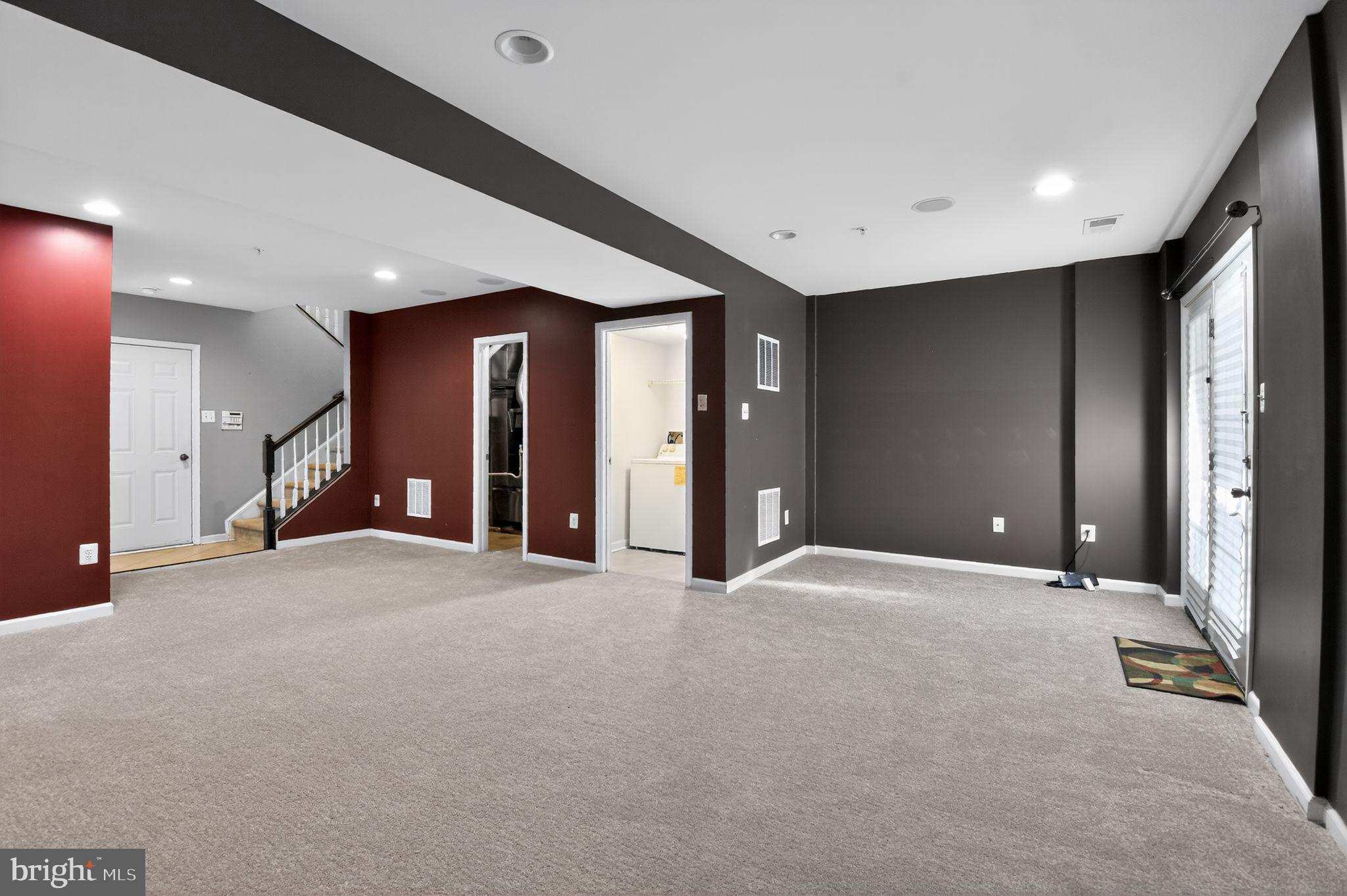 BEACH TREE - Residential Lease