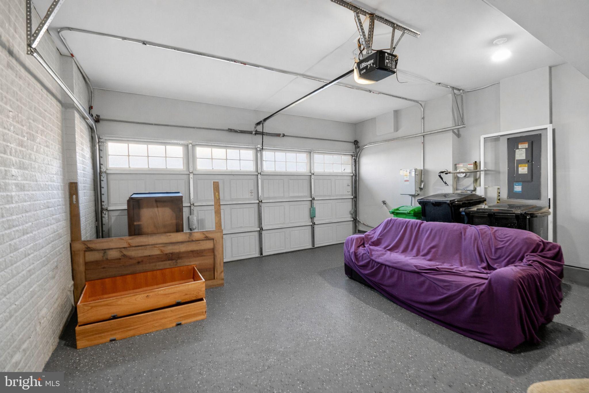 BEACH TREE - Residential Lease