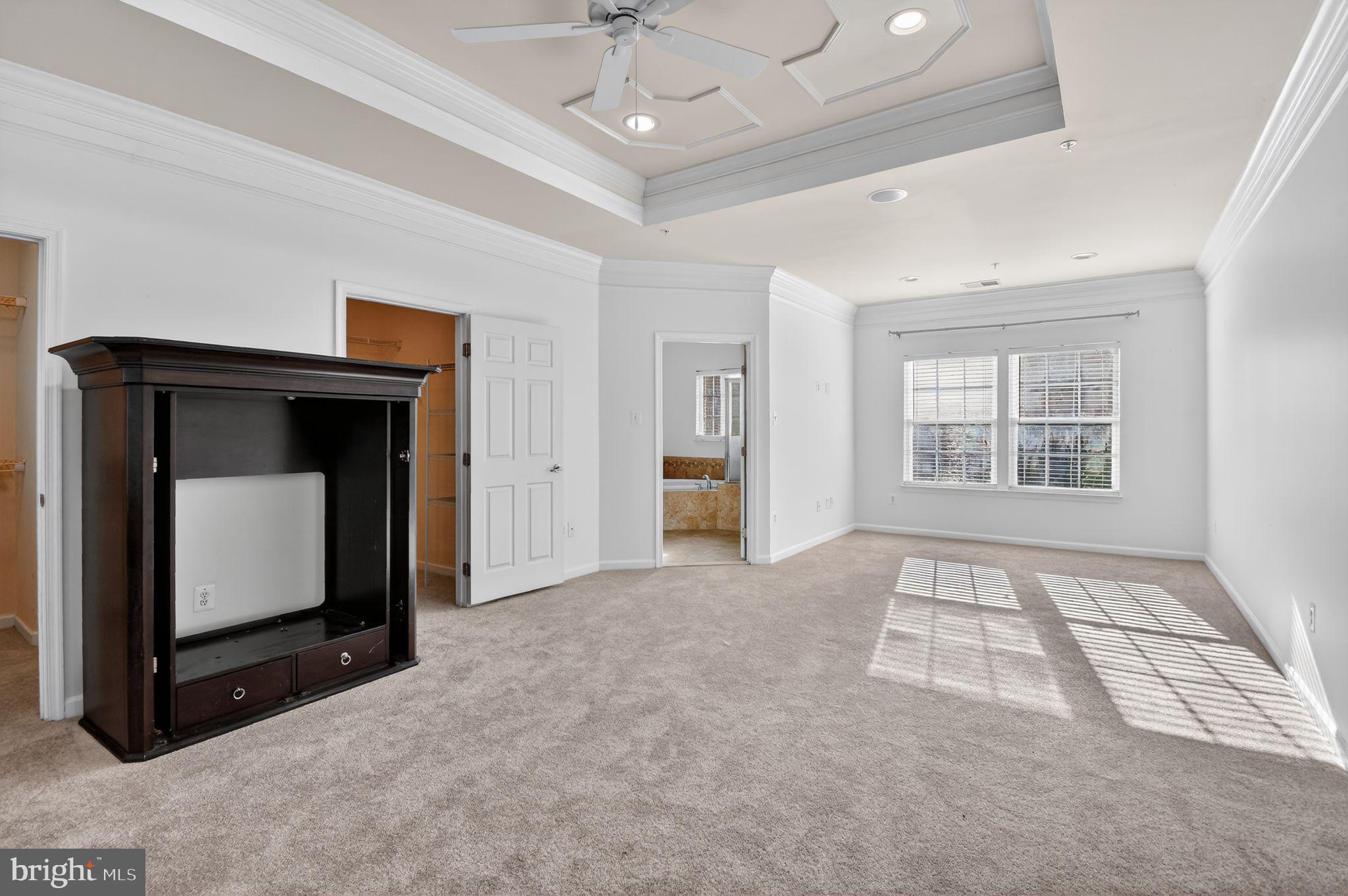 BEACH TREE - Residential Lease