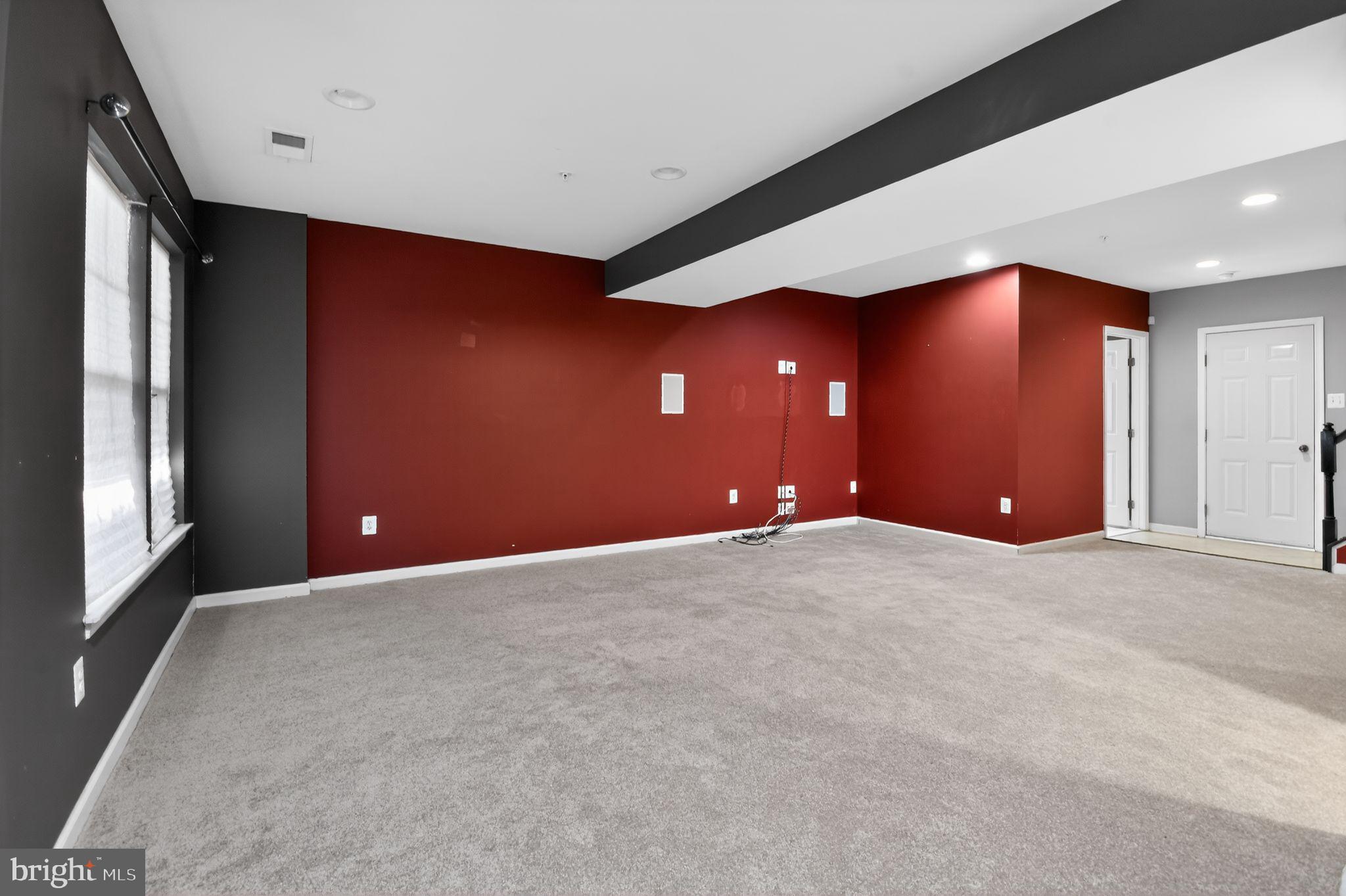 BEACH TREE - Residential Lease