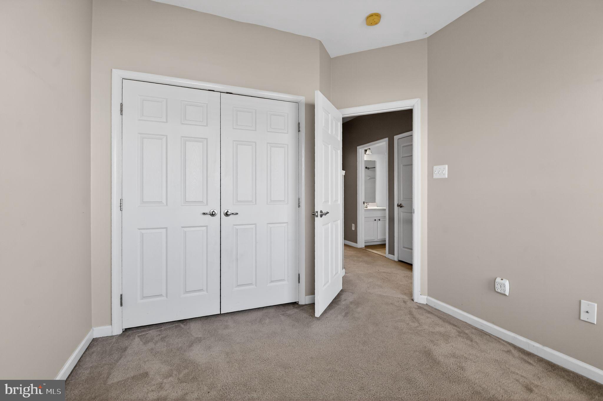 BEACH TREE - Residential Lease