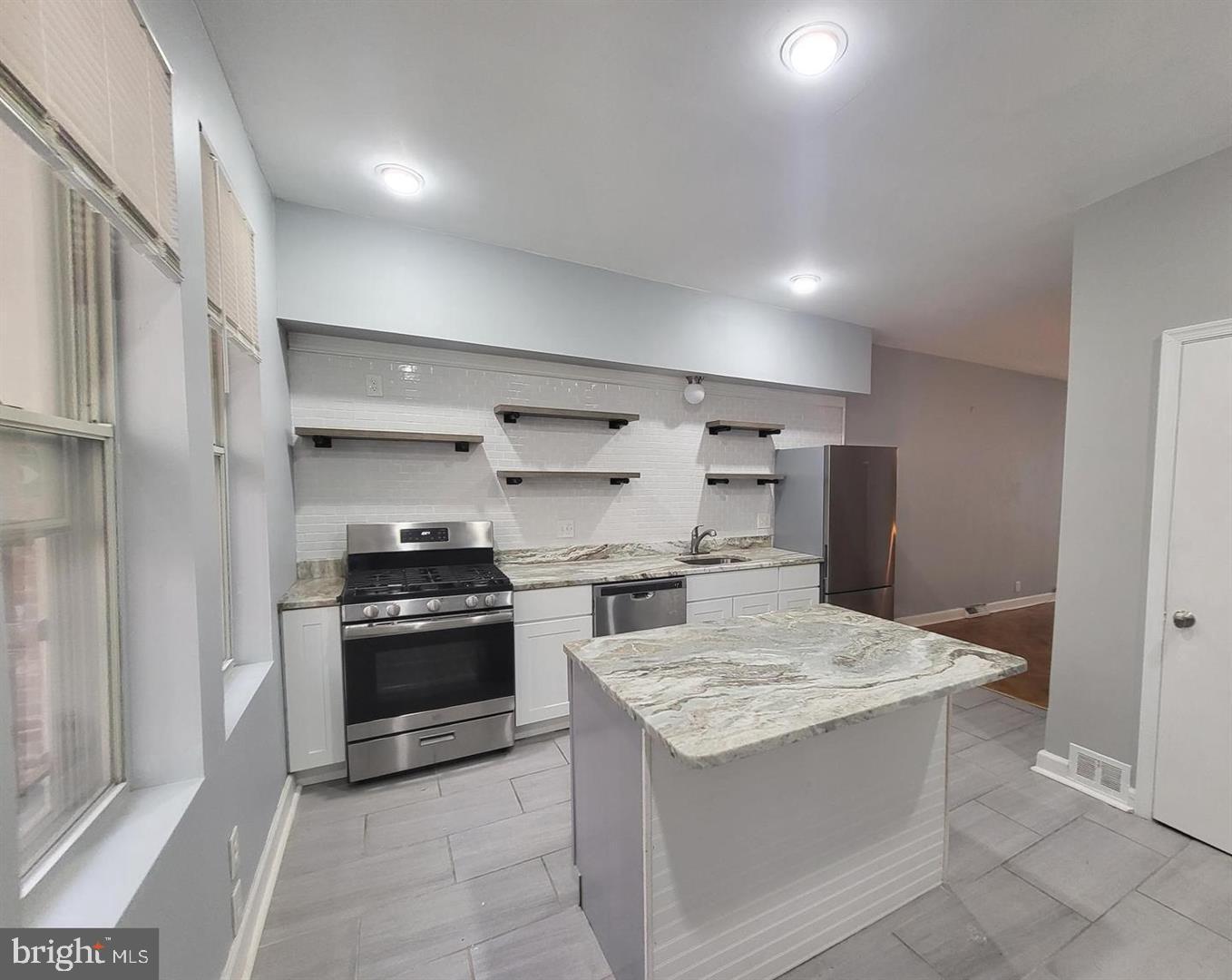 5 S COLLINGTON AVENUE