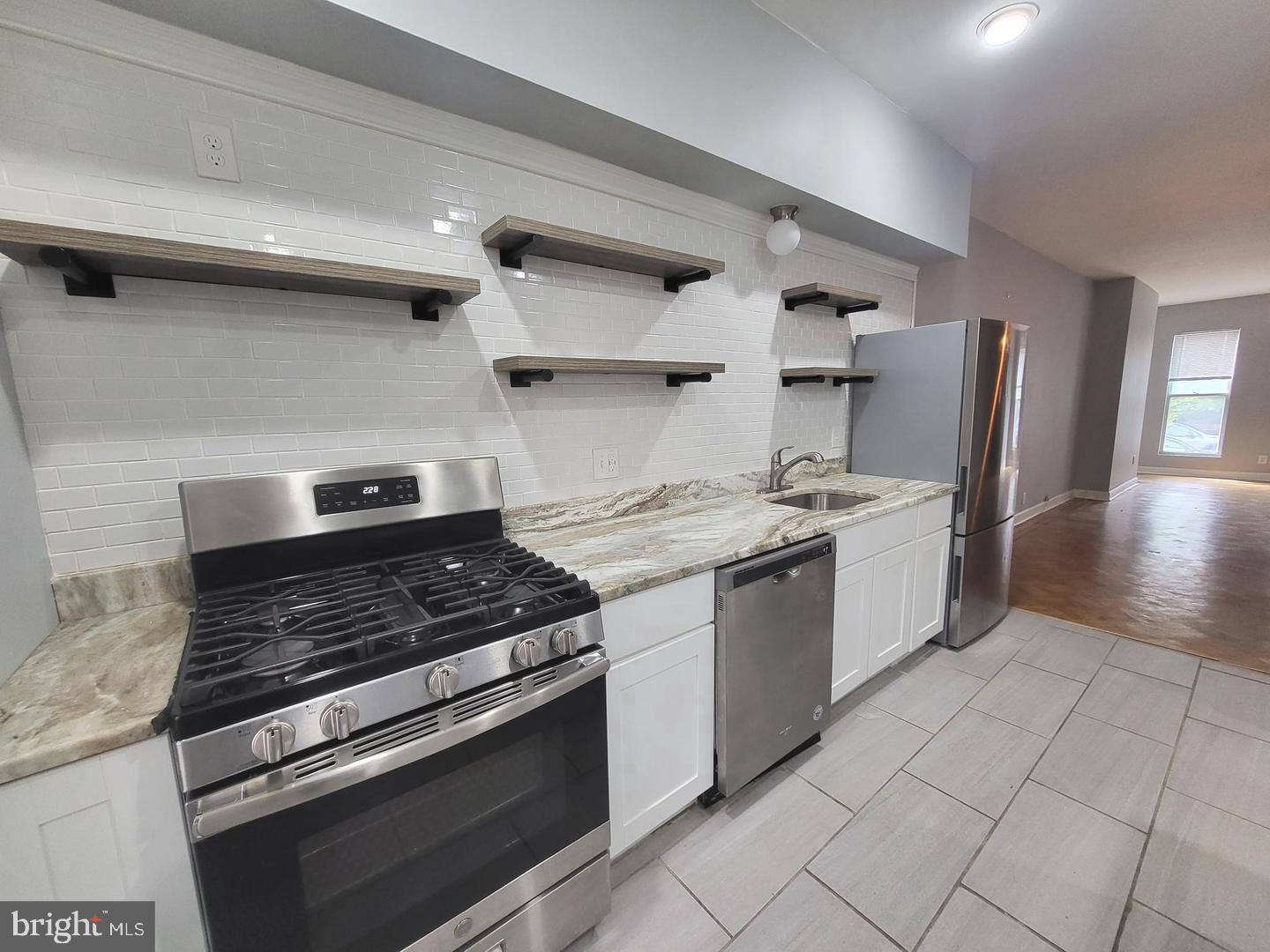 5 S COLLINGTON AVENUE
