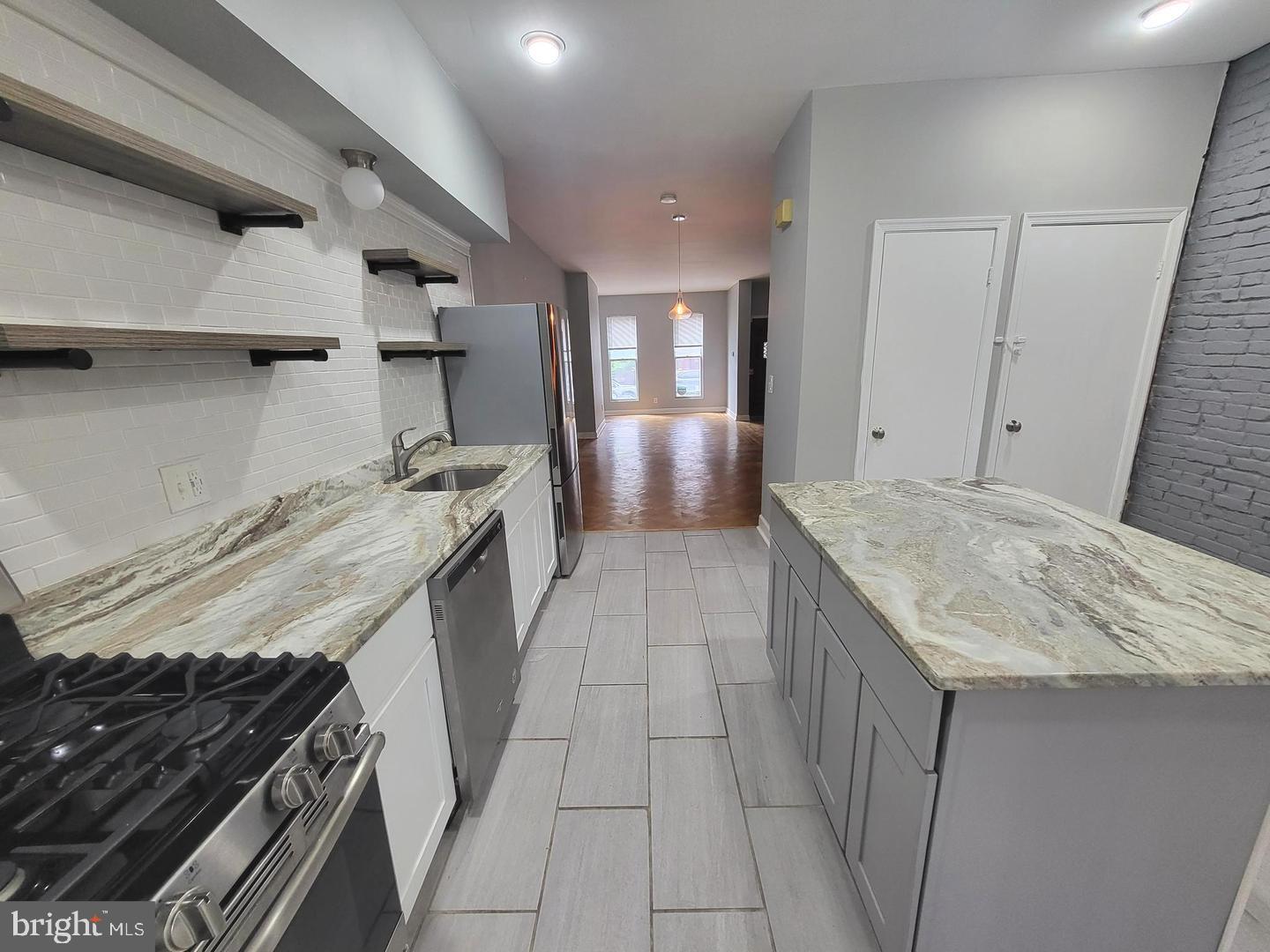 5 S COLLINGTON AVENUE