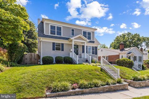 Photo of 4813 Flanders Avenue, Kensington, MD 20895 (MLS # MDMC2136230) Photo of 4813 Flanders Avenue, Kensington, MD 20895 (MLS # MDMC2136230)