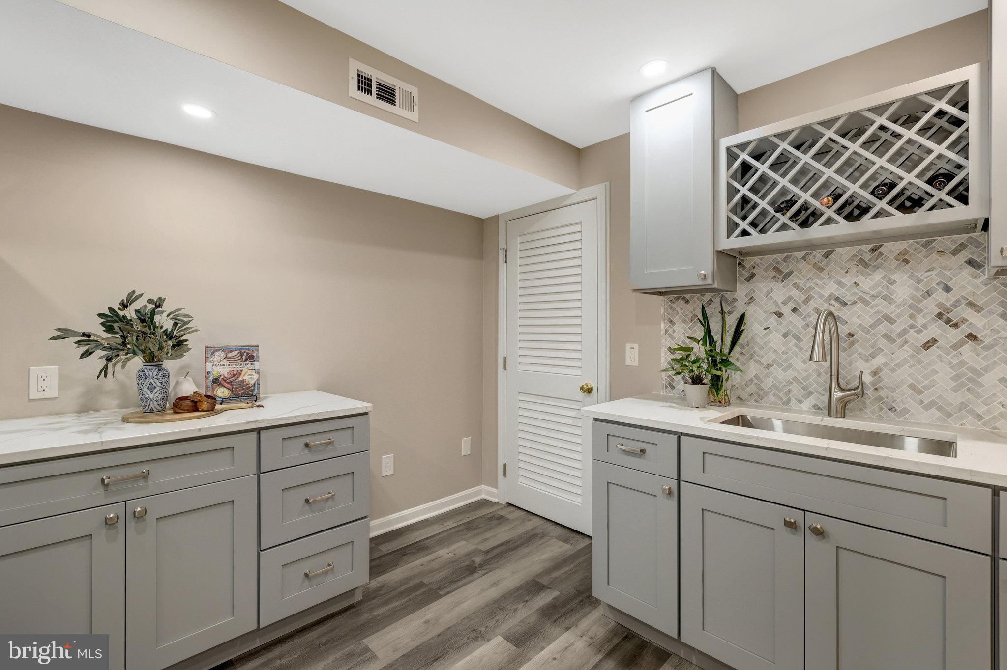 RESTON - Residential