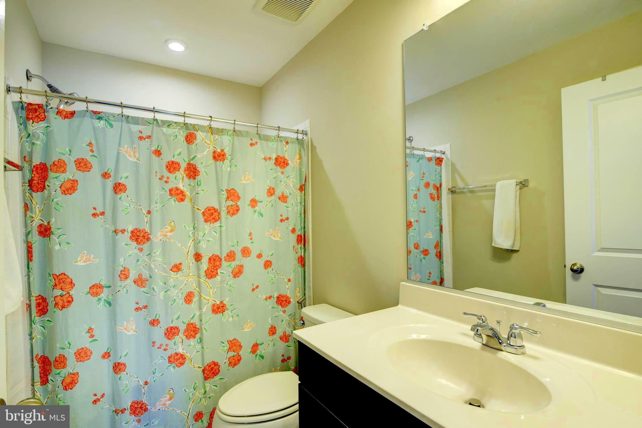 LOUDOUN PLACE - Residential Lease