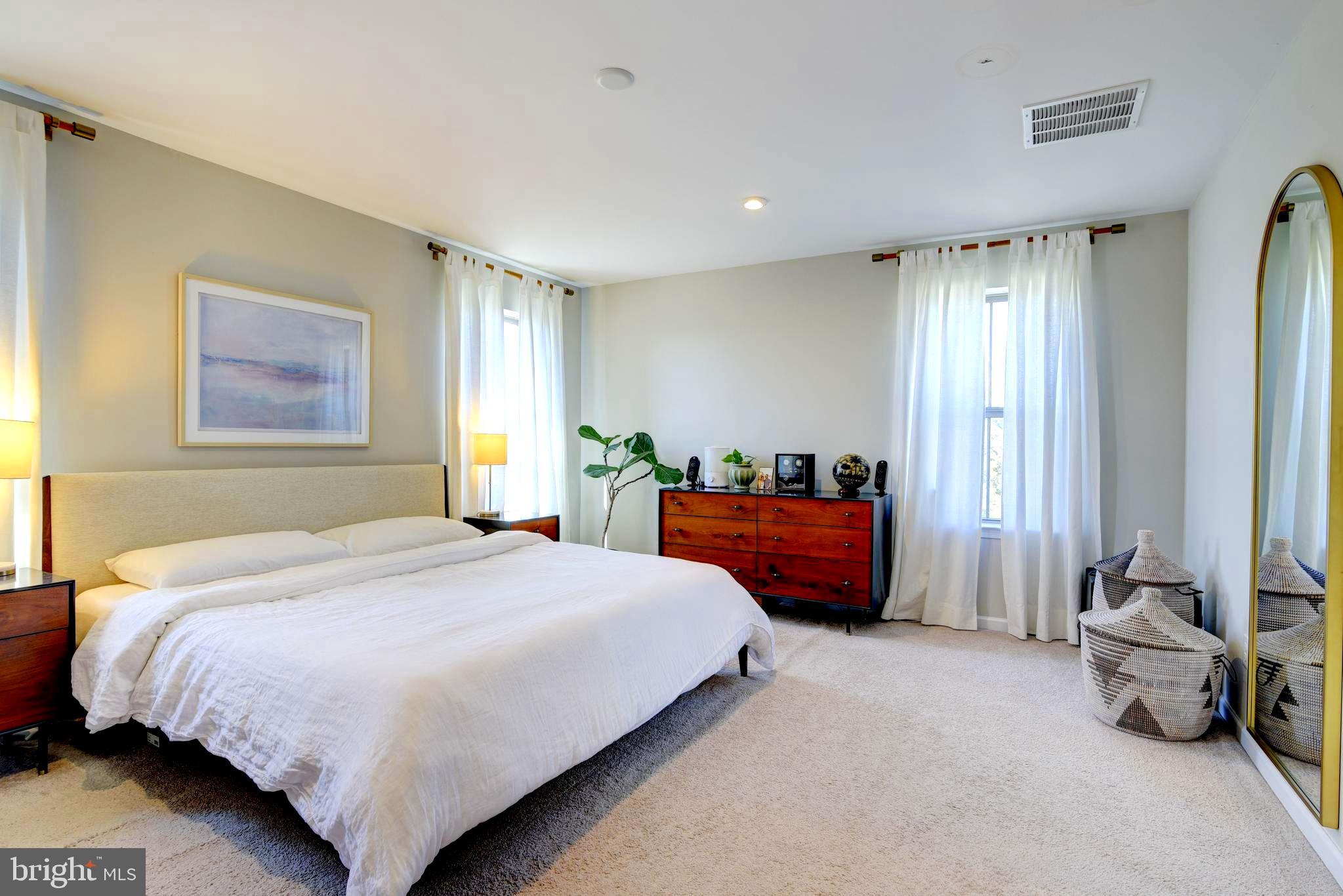 LOUDOUN PLACE - Residential Lease