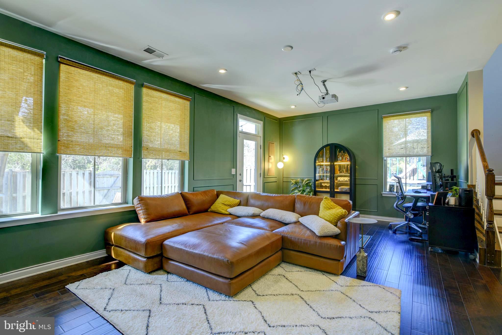 LOUDOUN PLACE - Residential Lease