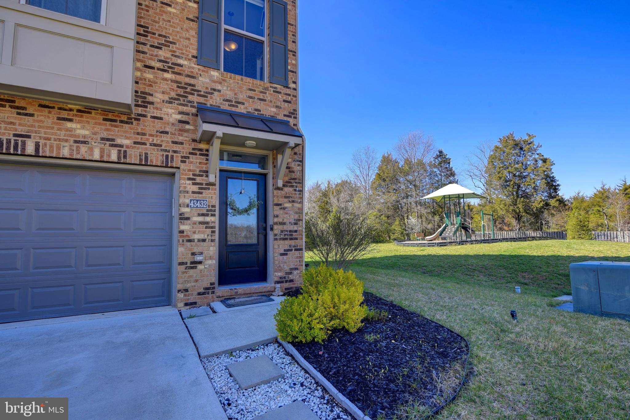 LOUDOUN PLACE - Residential Lease