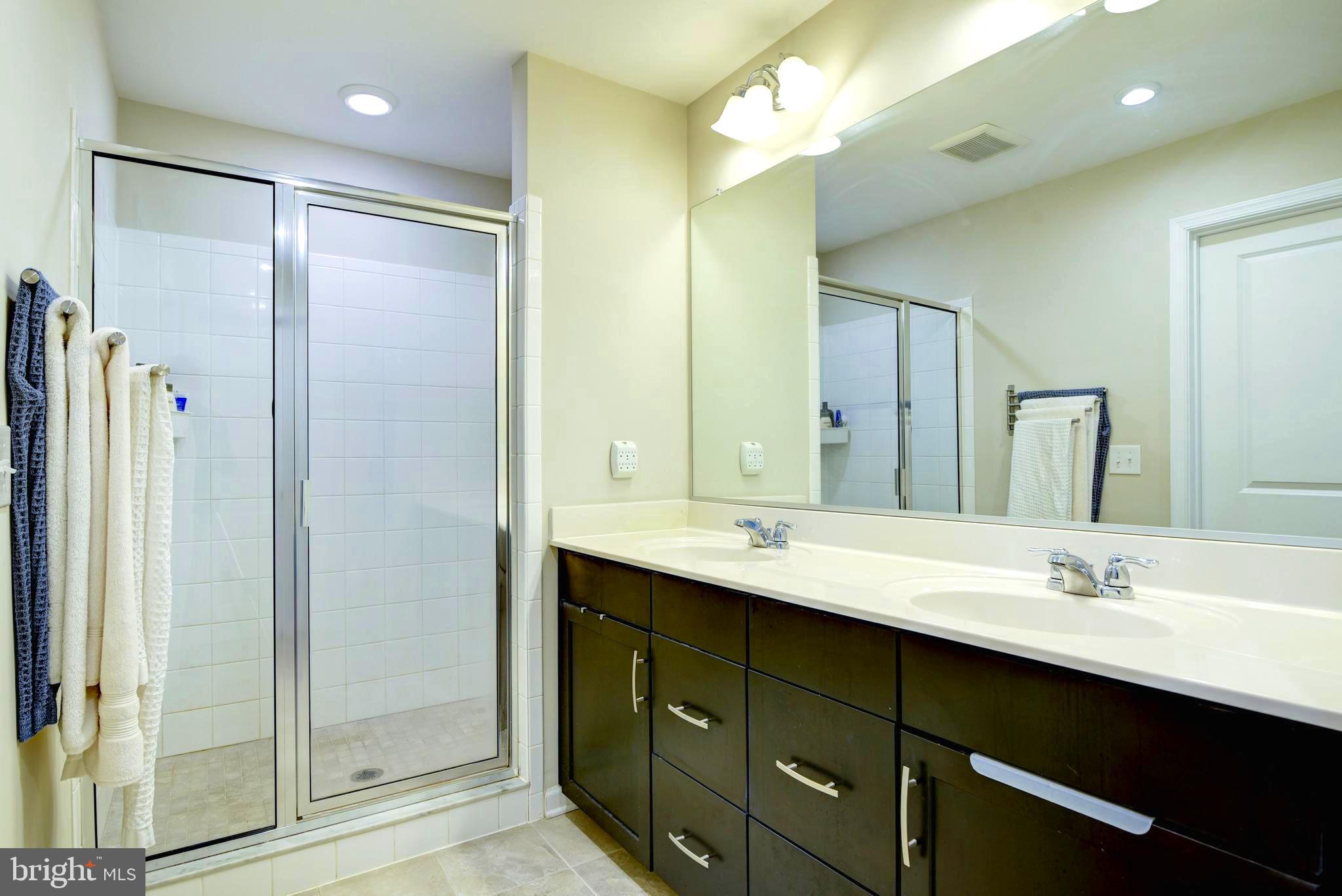 LOUDOUN PLACE - Residential Lease