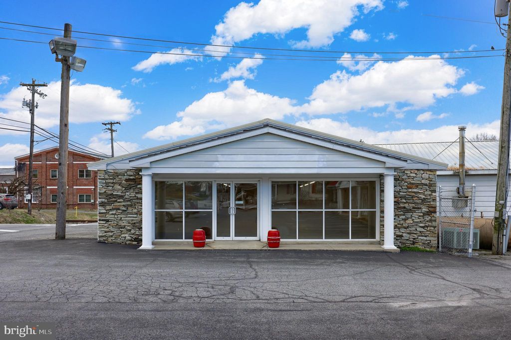 Photo of 16 Graybill Road, LEOLA, PA 17540 (MLS # PALA2066618)