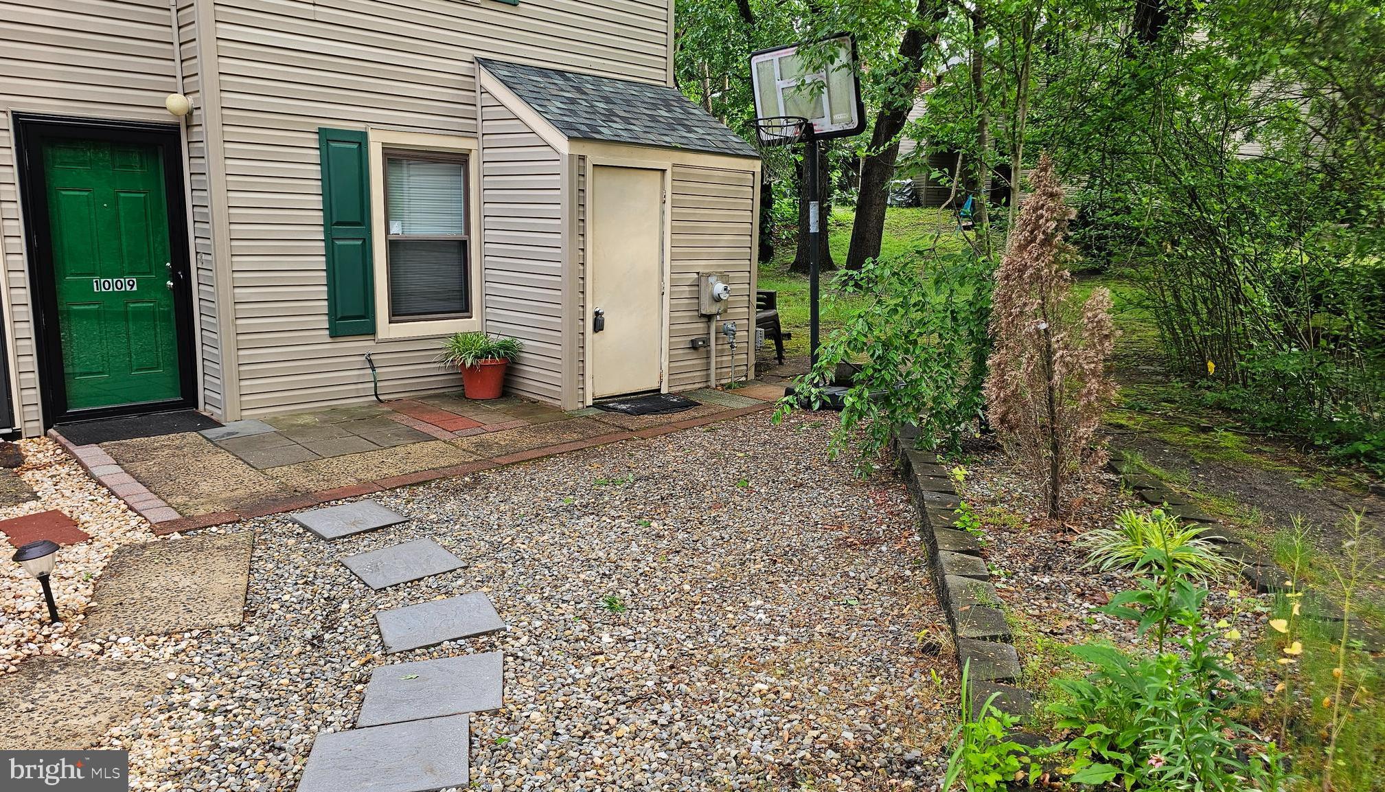 1009 BROMLEY ESTATES