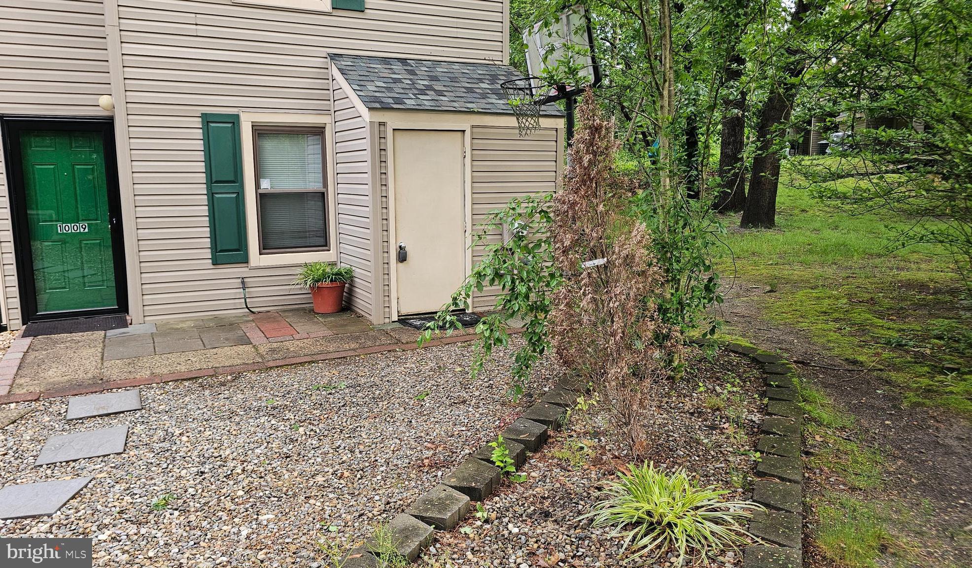 1009 BROMLEY ESTATES