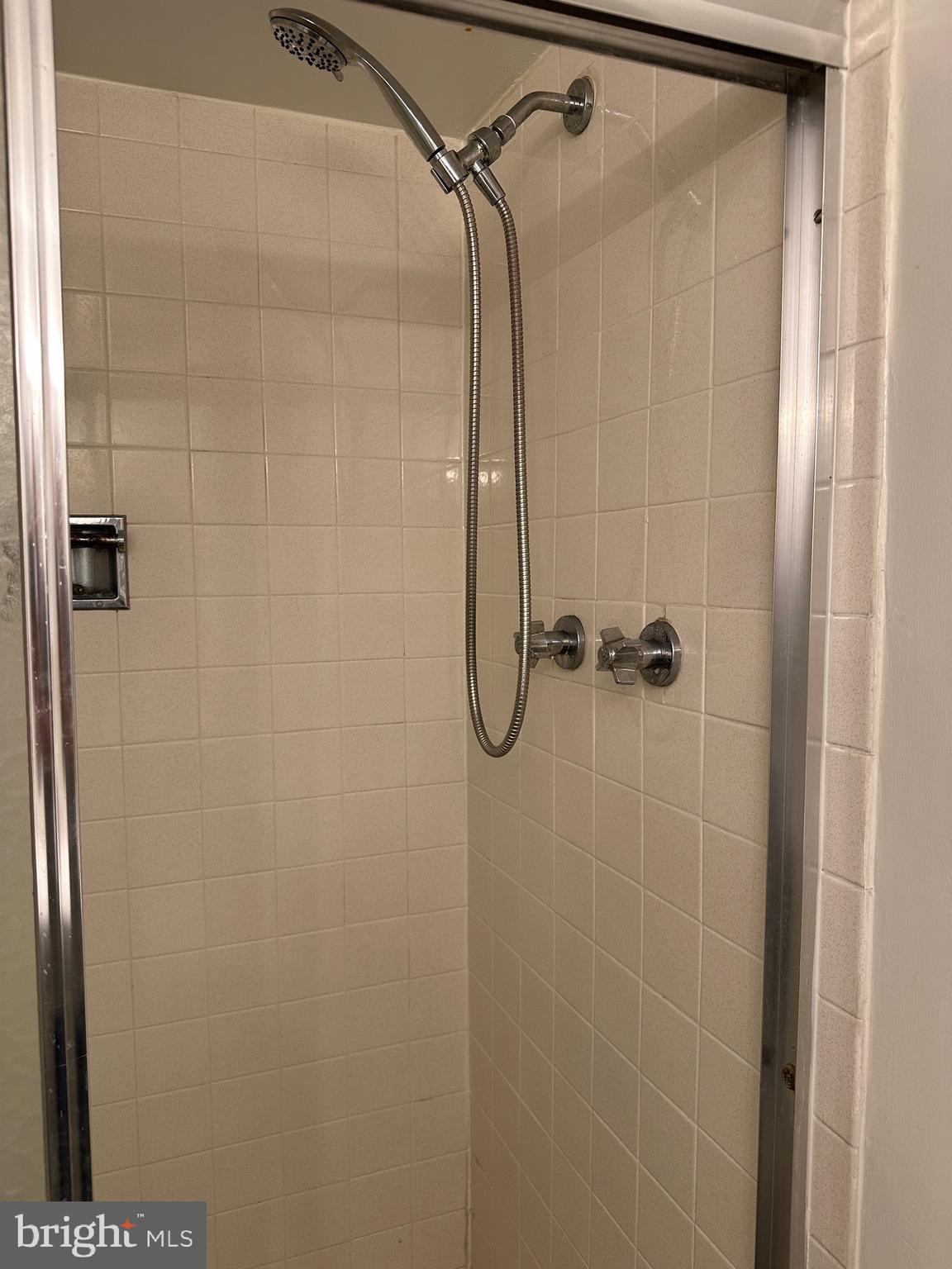 EAST FALLS - Residential