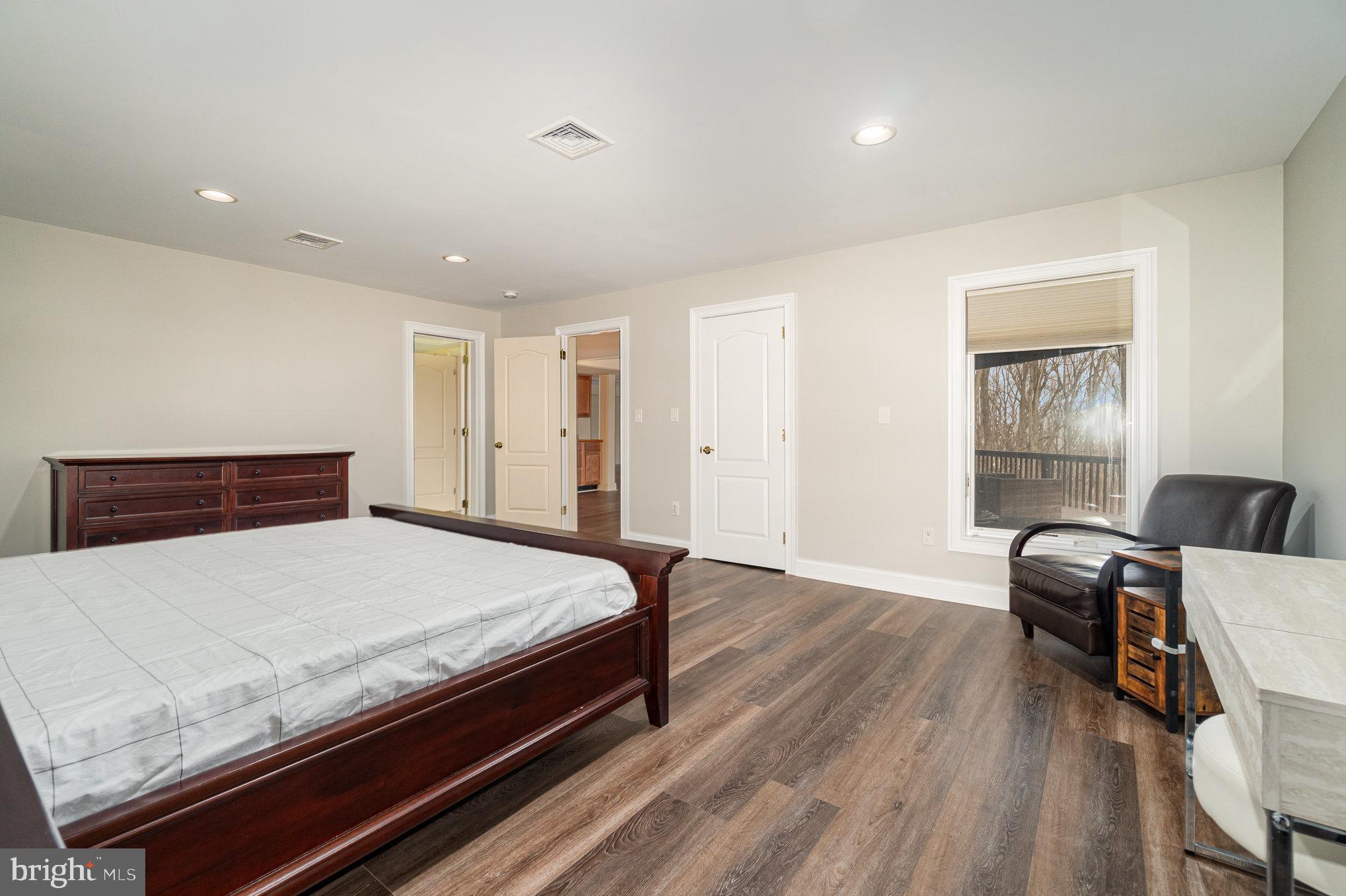 DERRY WOODS - Residential