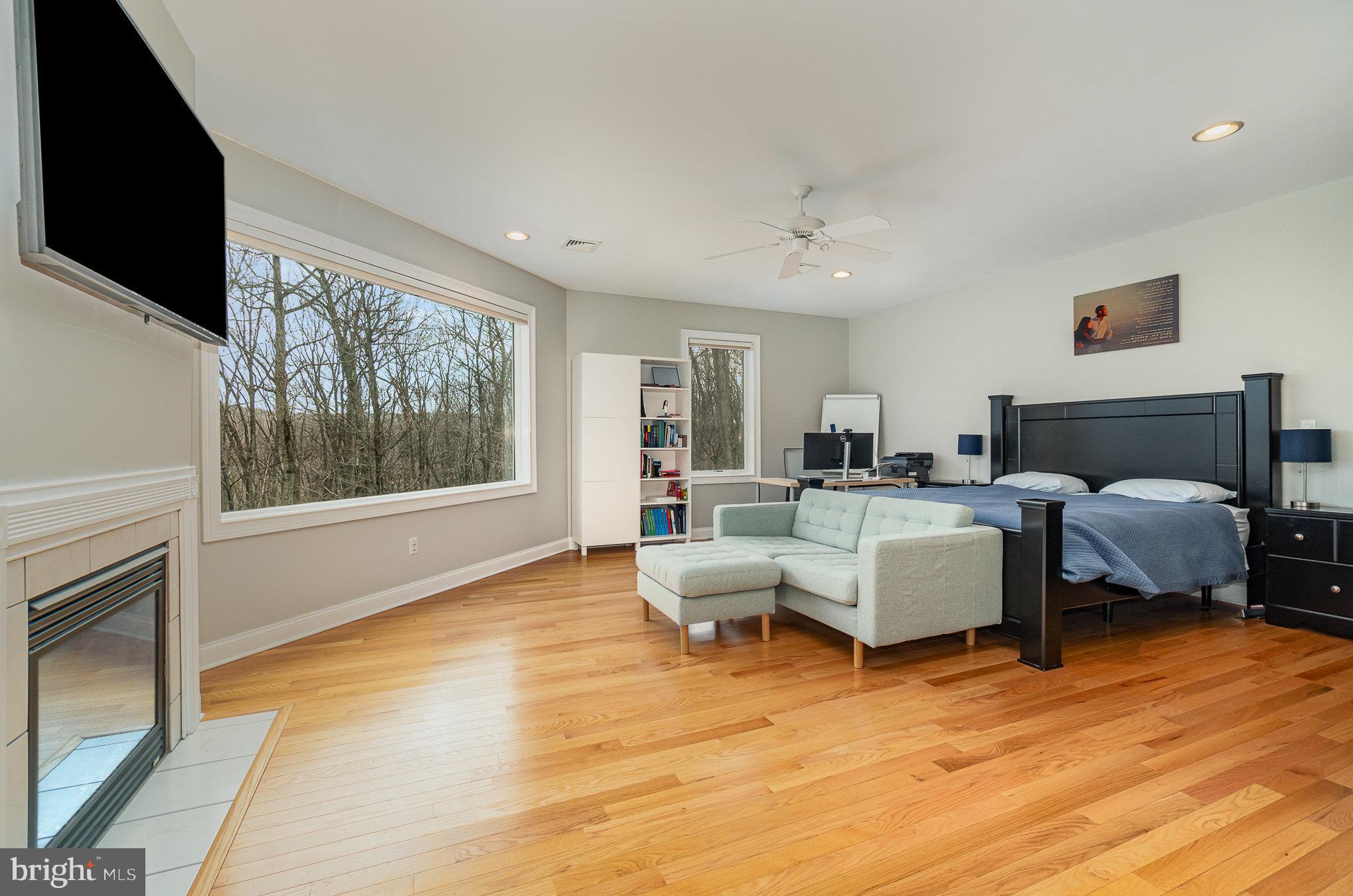 DERRY WOODS - Residential