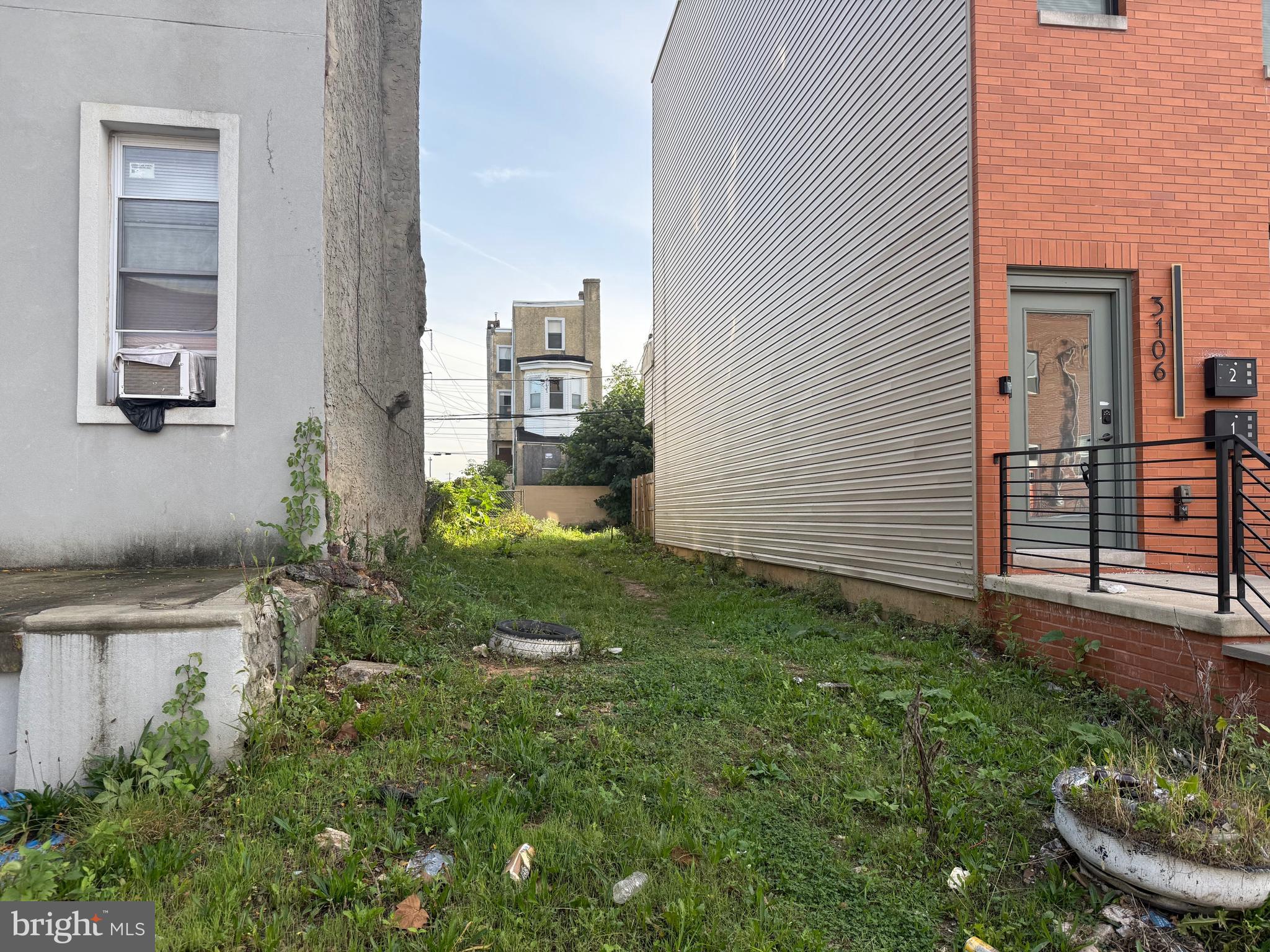 STRAWBERRY MANSION - Land