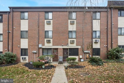 100 E GLENOLDEN AVENUE D-17 GLENOLDEN PA 19036