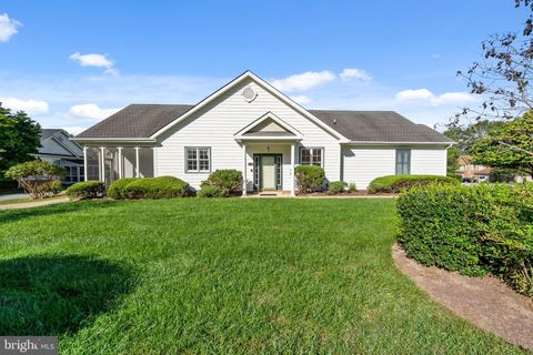 Photo of 923 Hickory Circle, LA PLATA, MD 20646 (MLS # MDCH2048018)