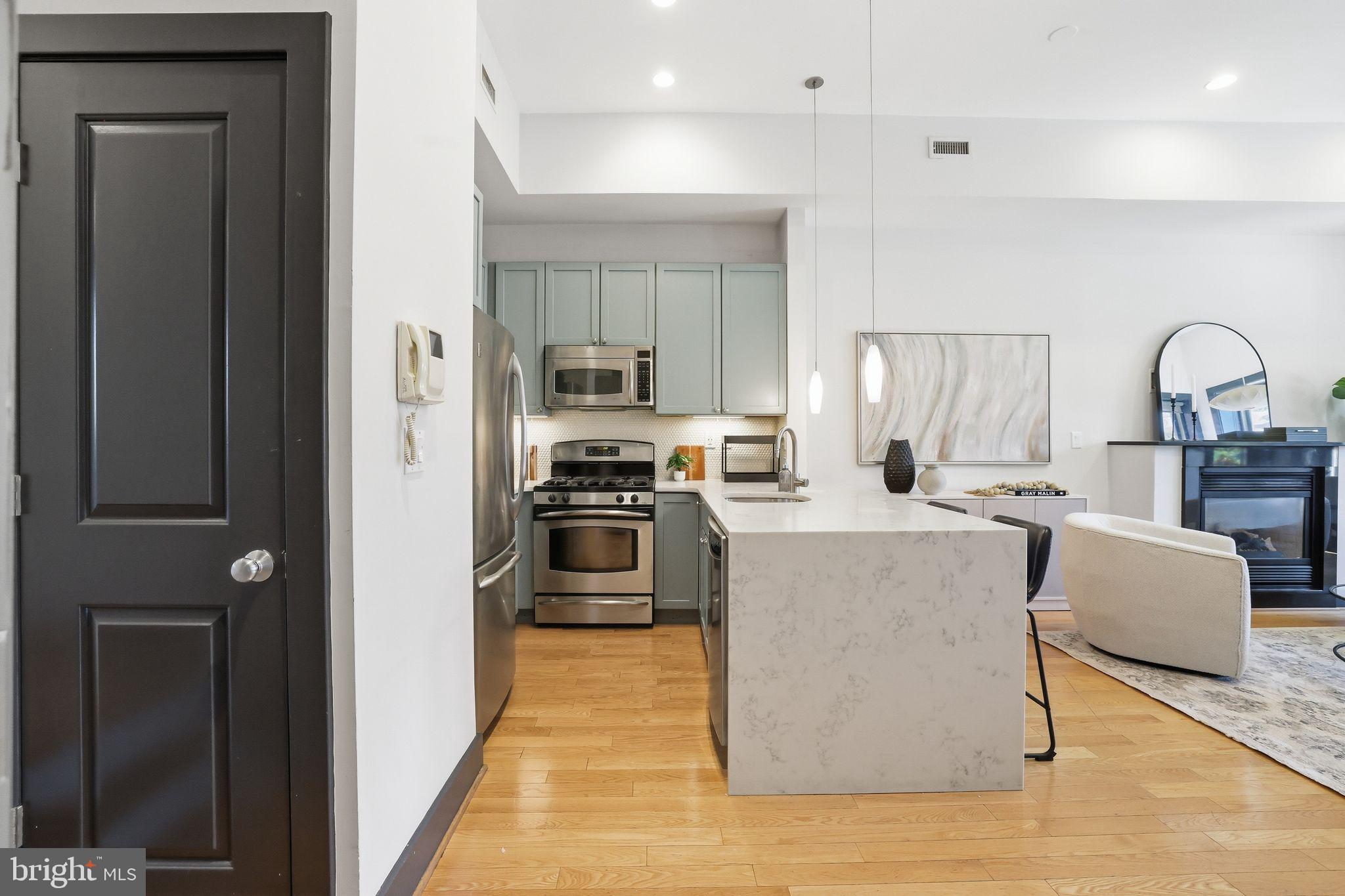 1127 6TH STREET NW 200