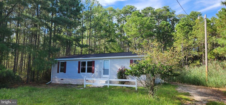 2.96 Acres, property is wooded behind house.  2 bed 2 bath singlewide with den.  Recently renovated, new roof, kitchen, appliances, flooring, carpet & HVAC. Minutes from the town and waterfront.