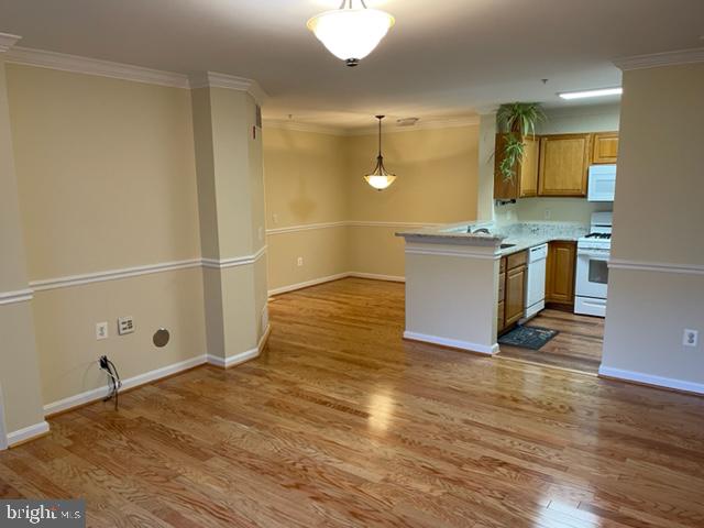 BROOKSTONE - Residential