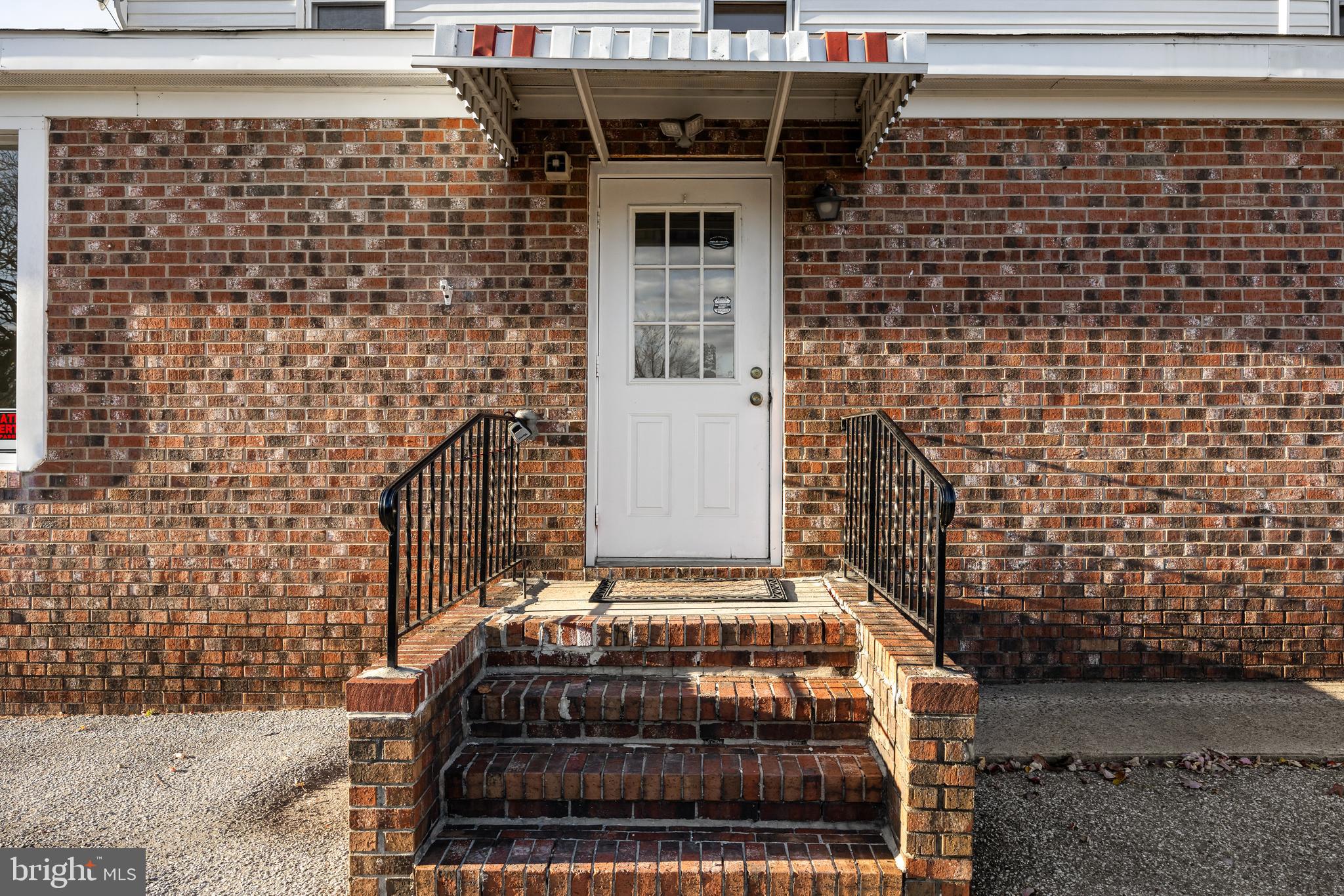 1030 S CHESTER AVENUE