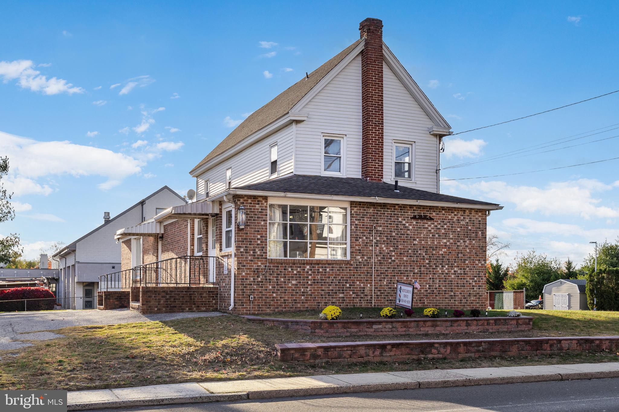 1030 S CHESTER AVENUE