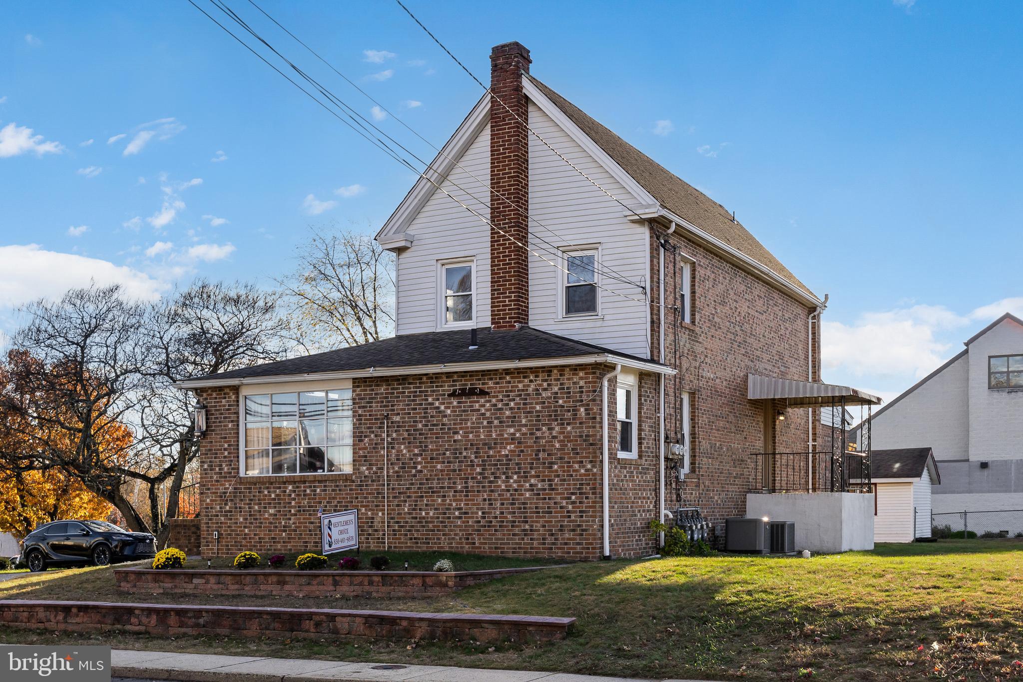 1030 S CHESTER AVENUE