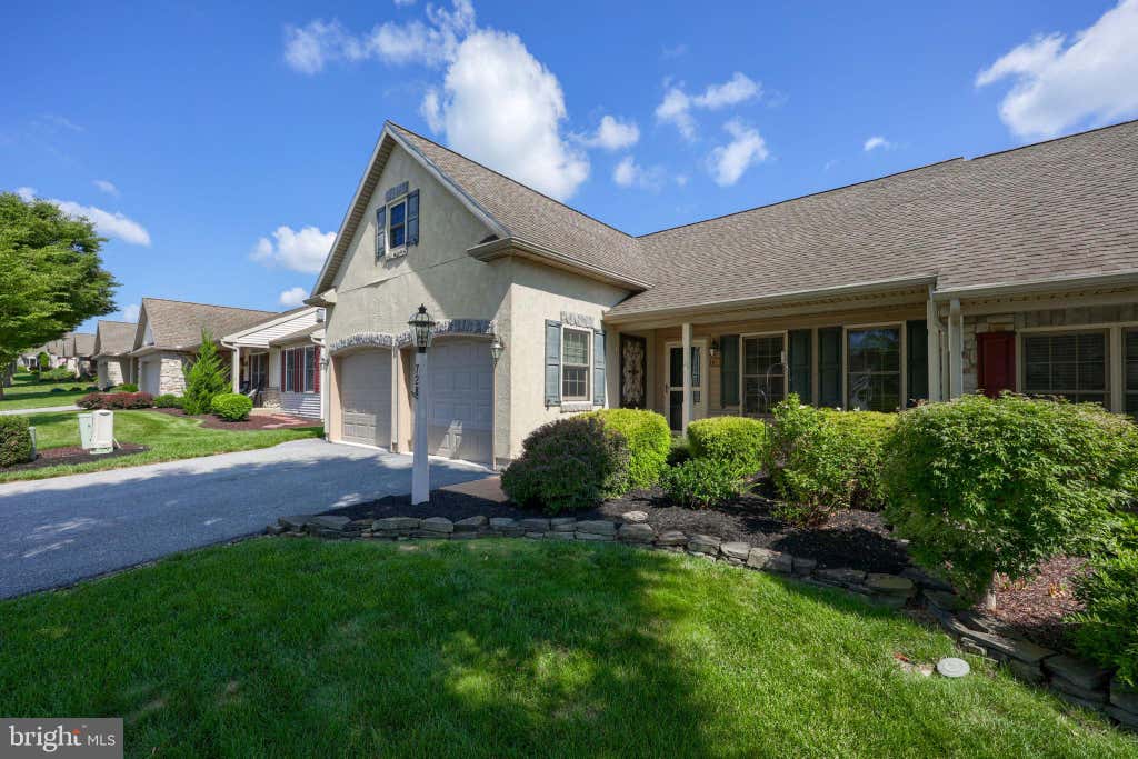 Photo of 728 Heather Ridge, MANHEIM, PA 17545 (MLS # PALA2092578)