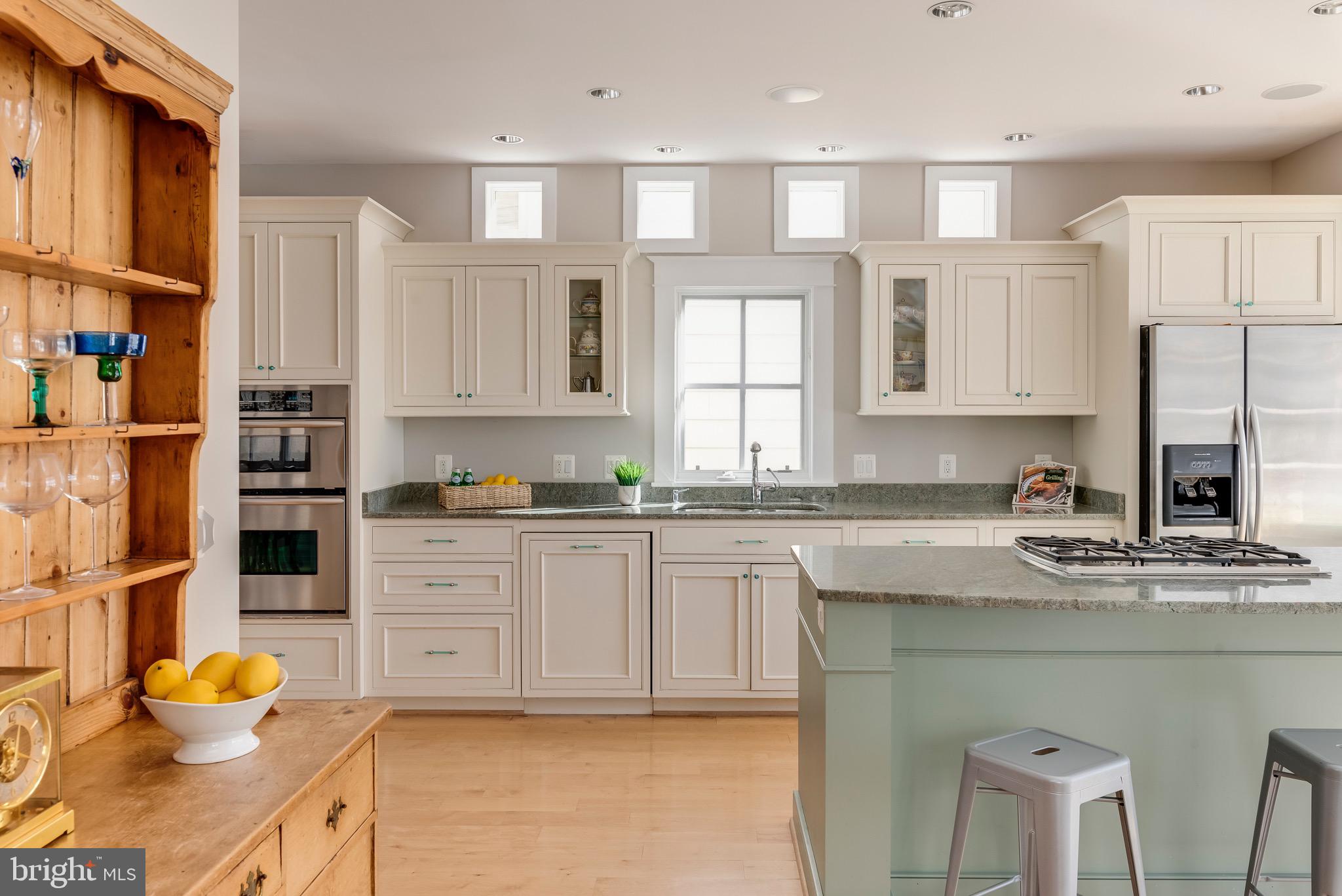 MURRAY HILL - Residential