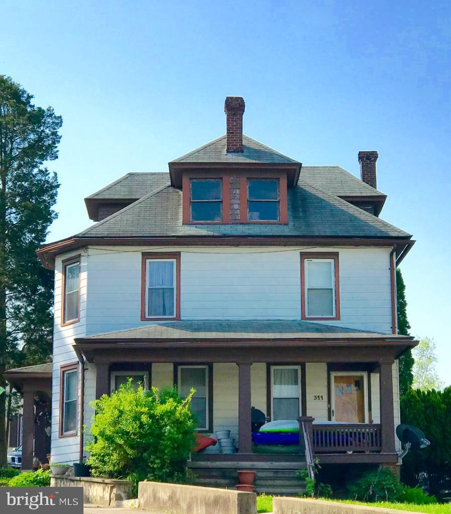 This 2-story Duplex is located on a convenient location in Bellefonte. Offers 2 units with 3 bedrooms, 1 bath, dining, living room, kitchen and laundry hook ups. Off street parking is available in the rear of the property. It's just a short walk to downtown Bellefonte and Talley Rand Park. Enjoy the convenience of town with only a short drive to State College. Tenants are currently on a month-to-month lease. Great opportunity to add to your portfolio!
